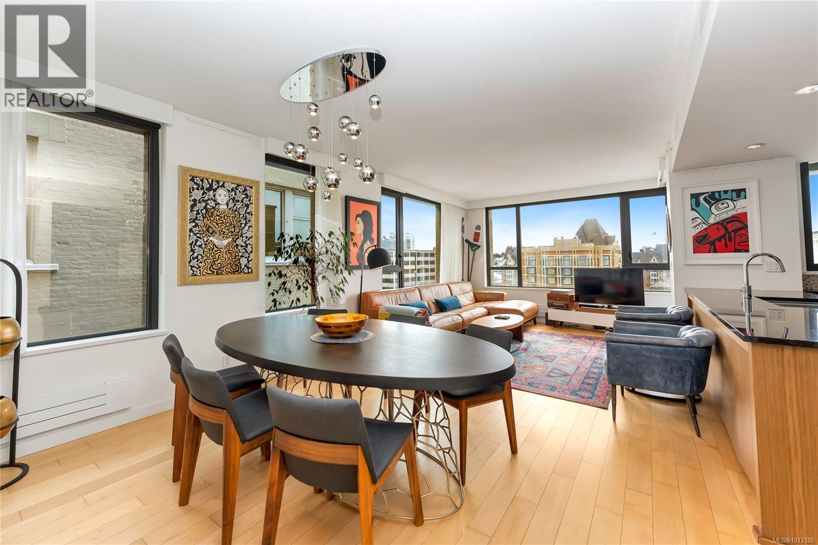 701 608 Broughton Street, Victoria