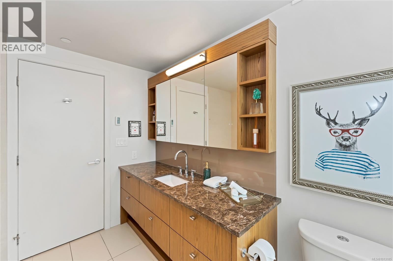 701 608 Broughton Street, Victoria
