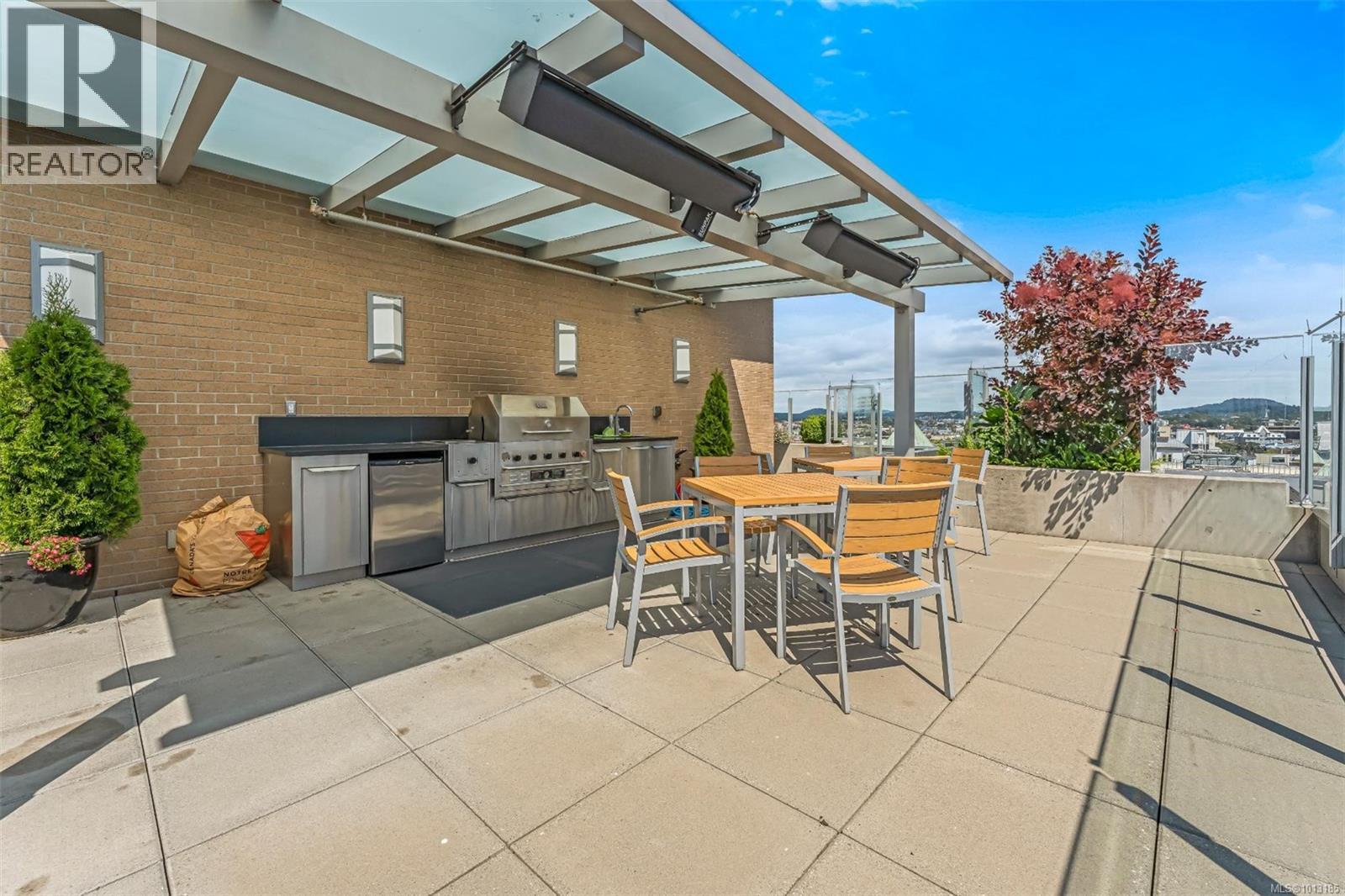 701 608 Broughton Street, Victoria