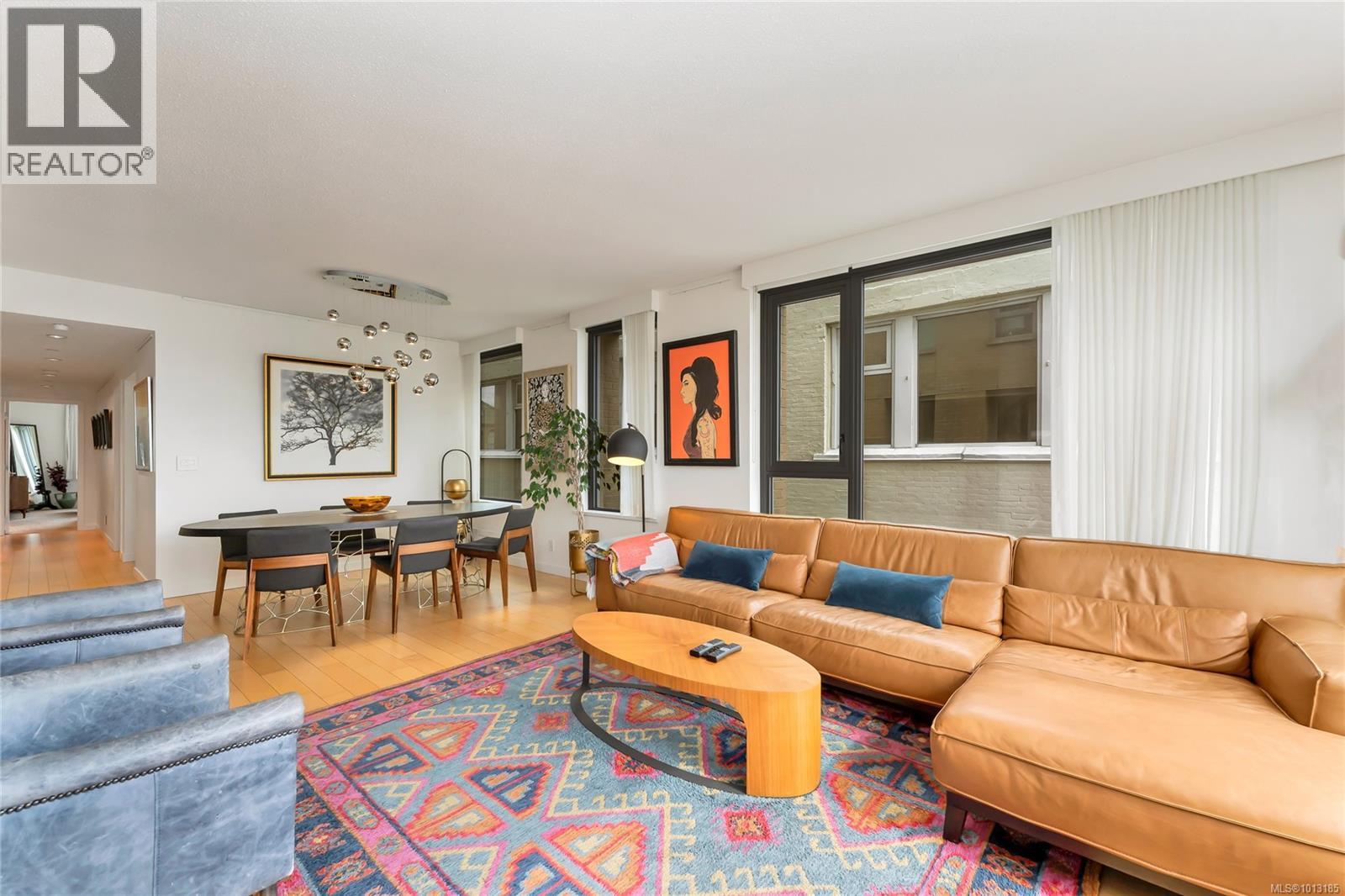 701 608 Broughton Street, Victoria
