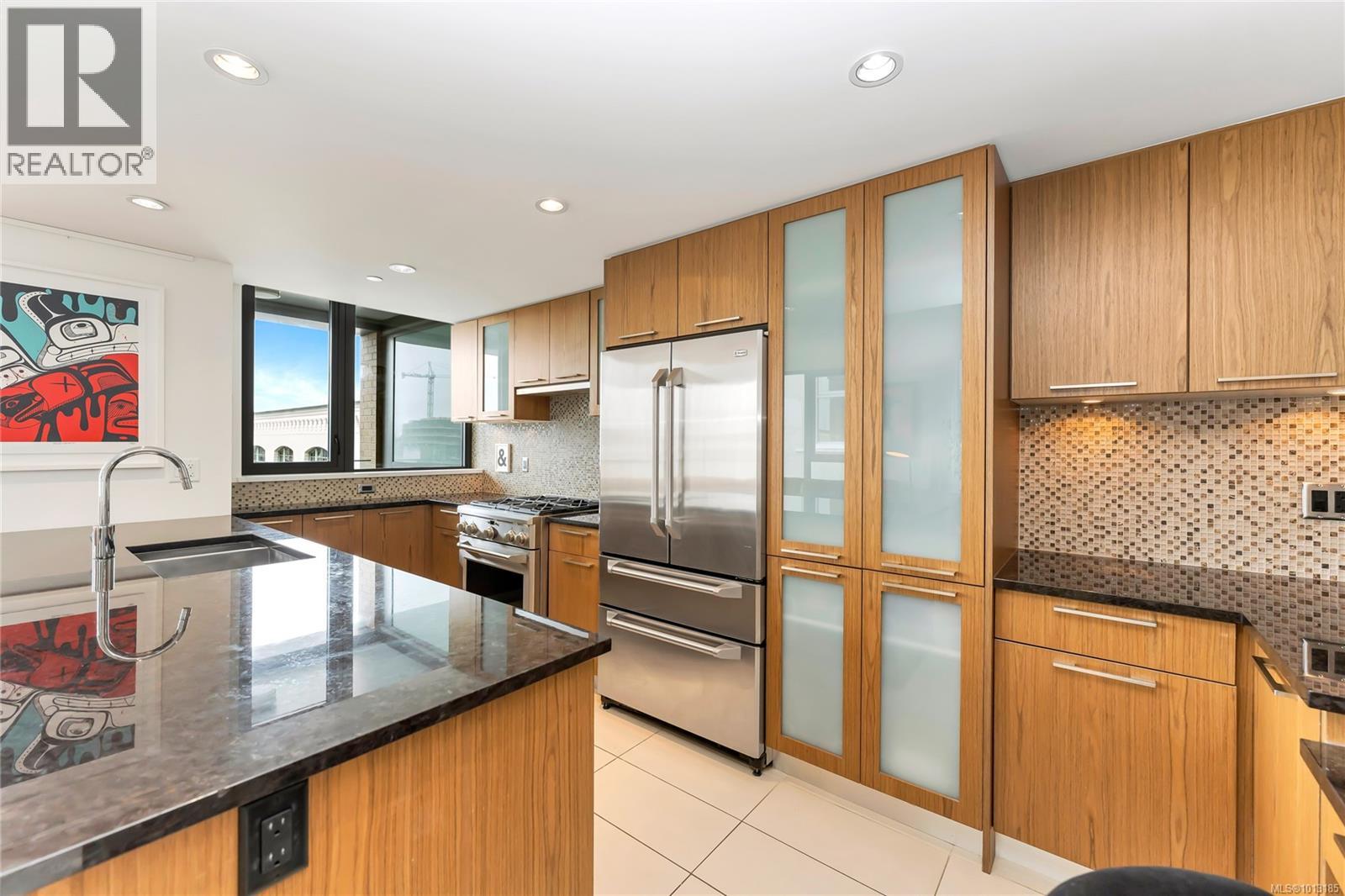 701 608 Broughton Street, Victoria