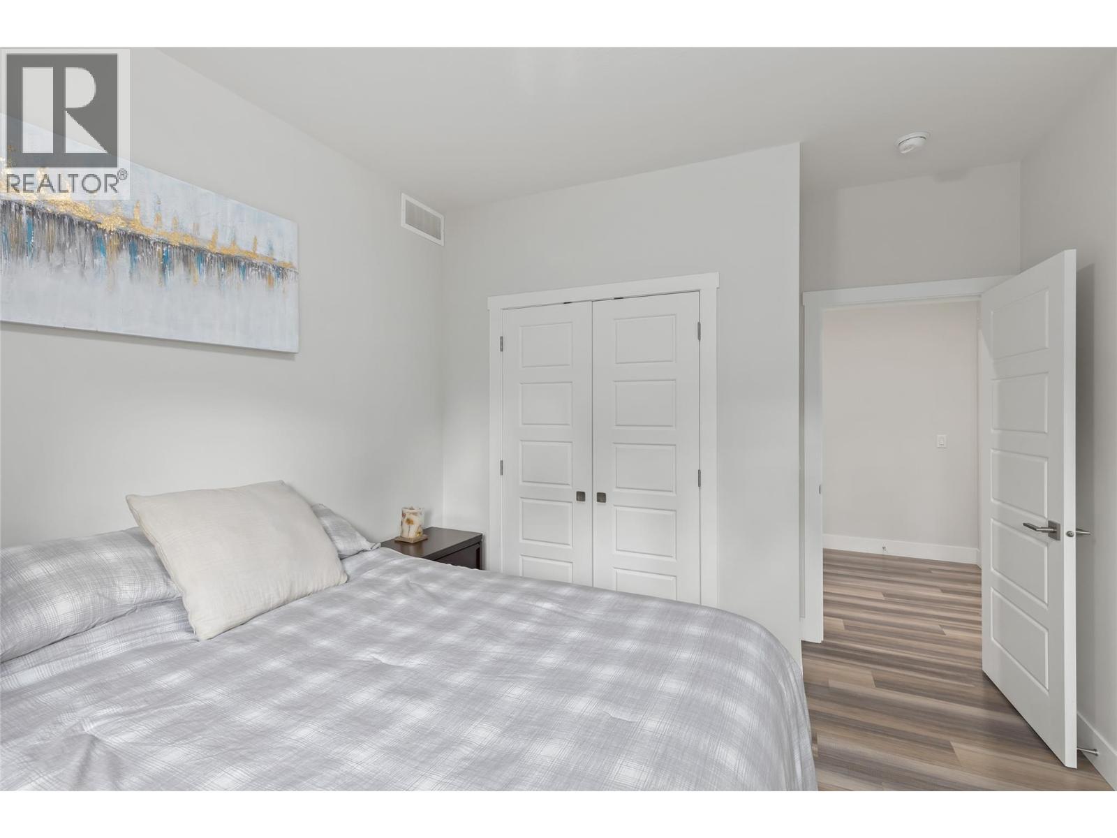  1064 Lawson Avenue, Kelowna