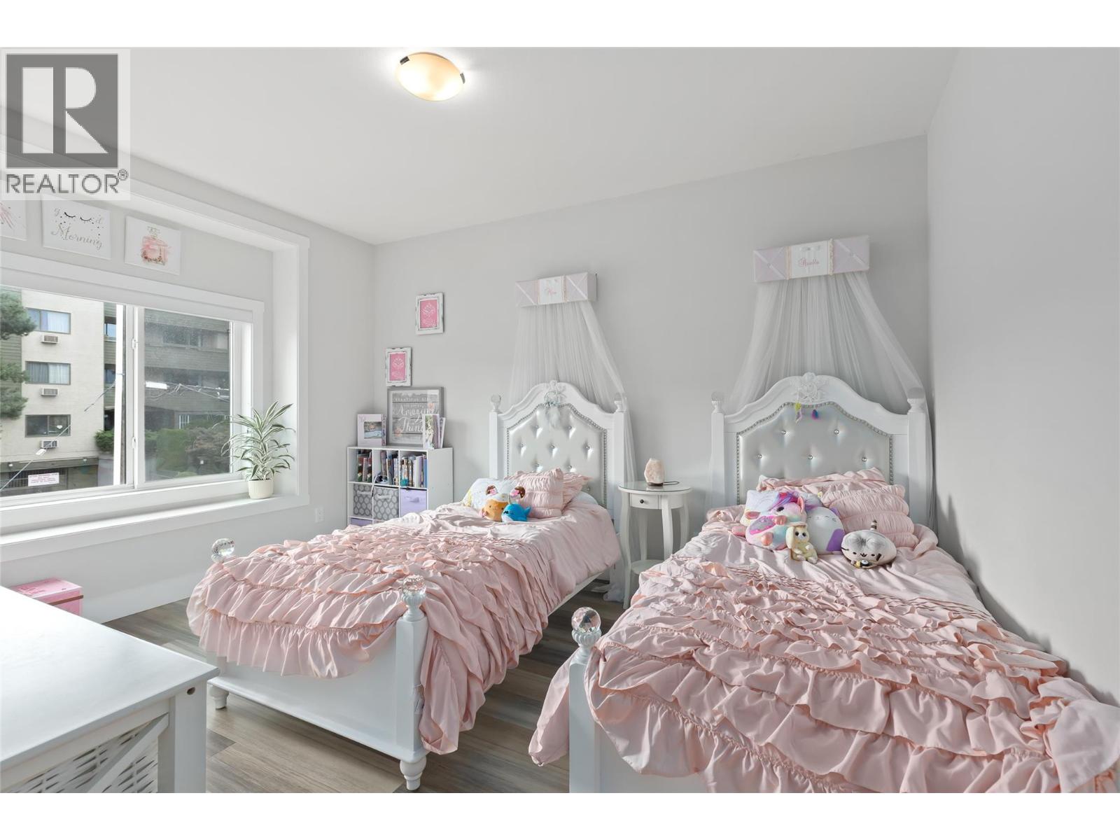 1064 Lawson Avenue, Kelowna