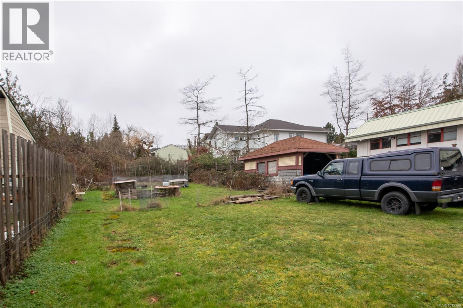 920 Cloverdale Avenue, Saanich