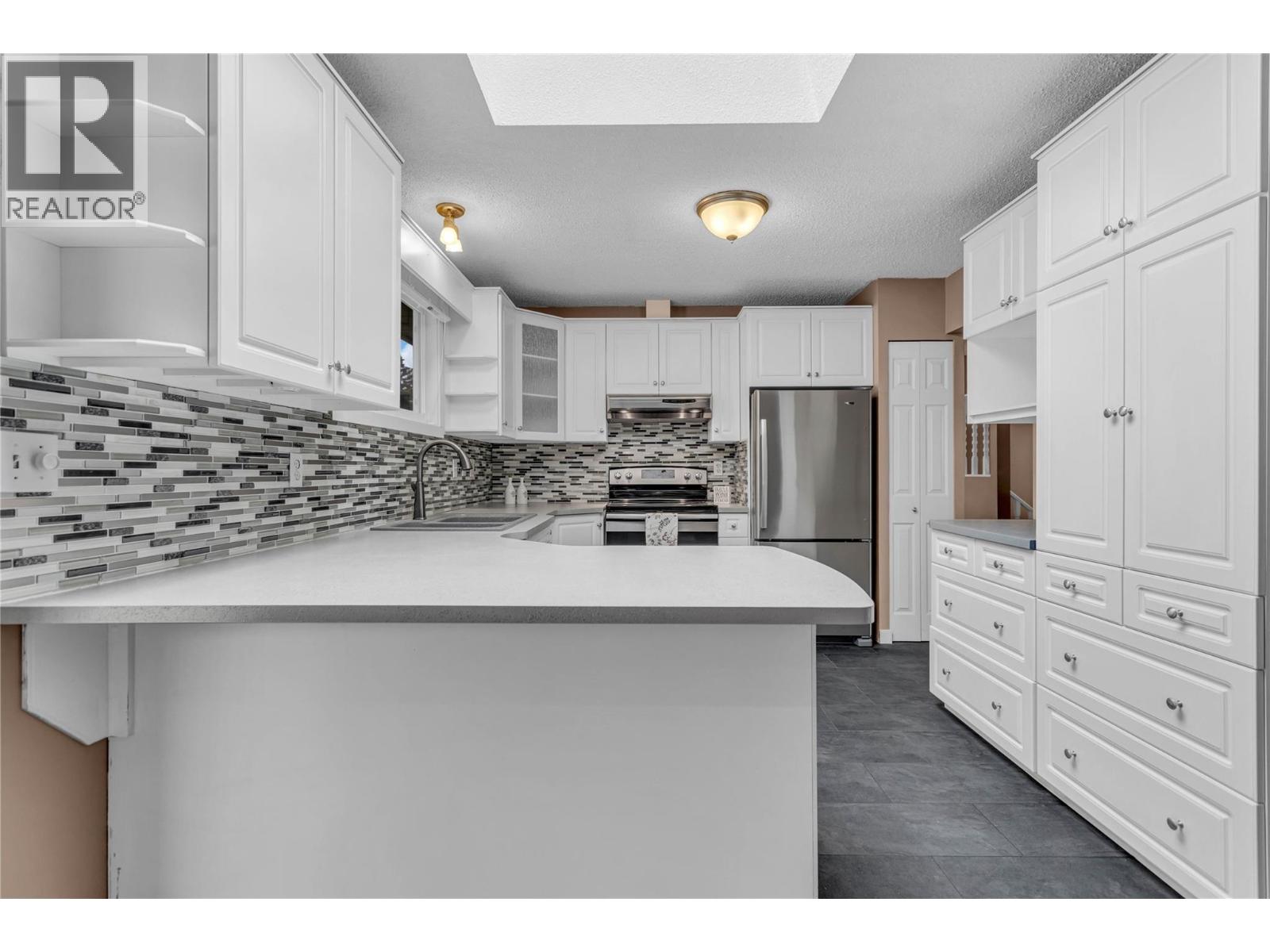  733 Josselyn Court, Kelowna