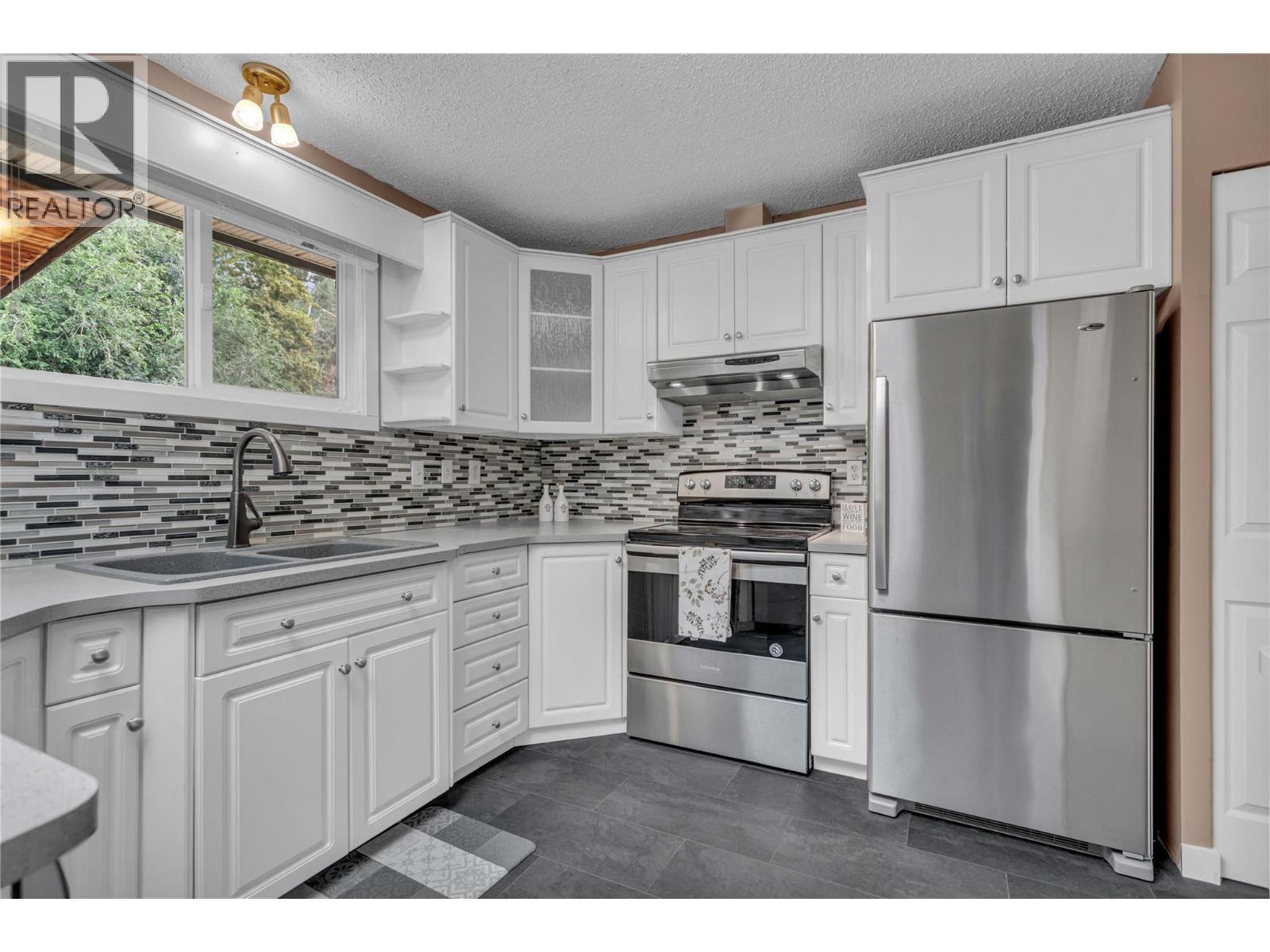  733 Josselyn Court, Kelowna