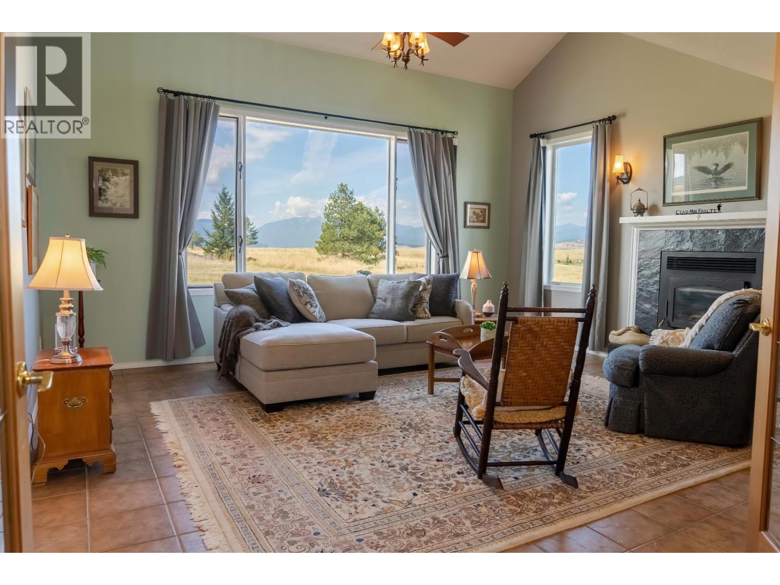 9617 CLEARVIEW Road, Cranbrook