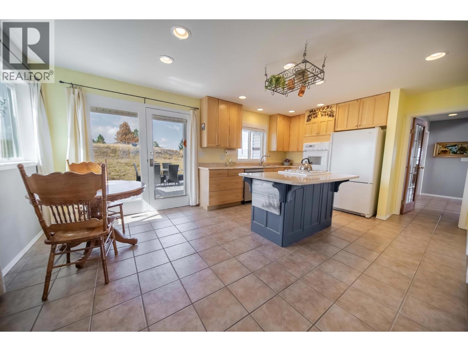 9617 CLEARVIEW Road, Cranbrook