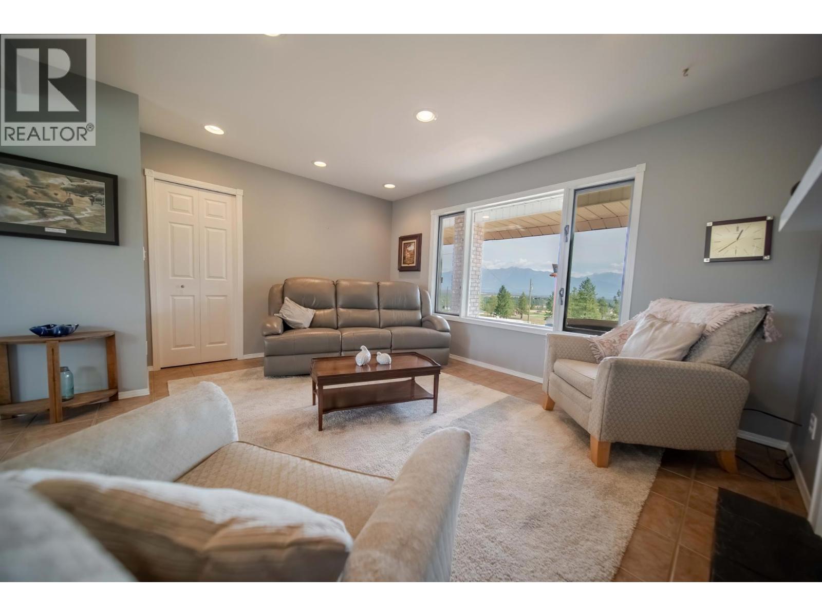 9617 CLEARVIEW Road, Cranbrook