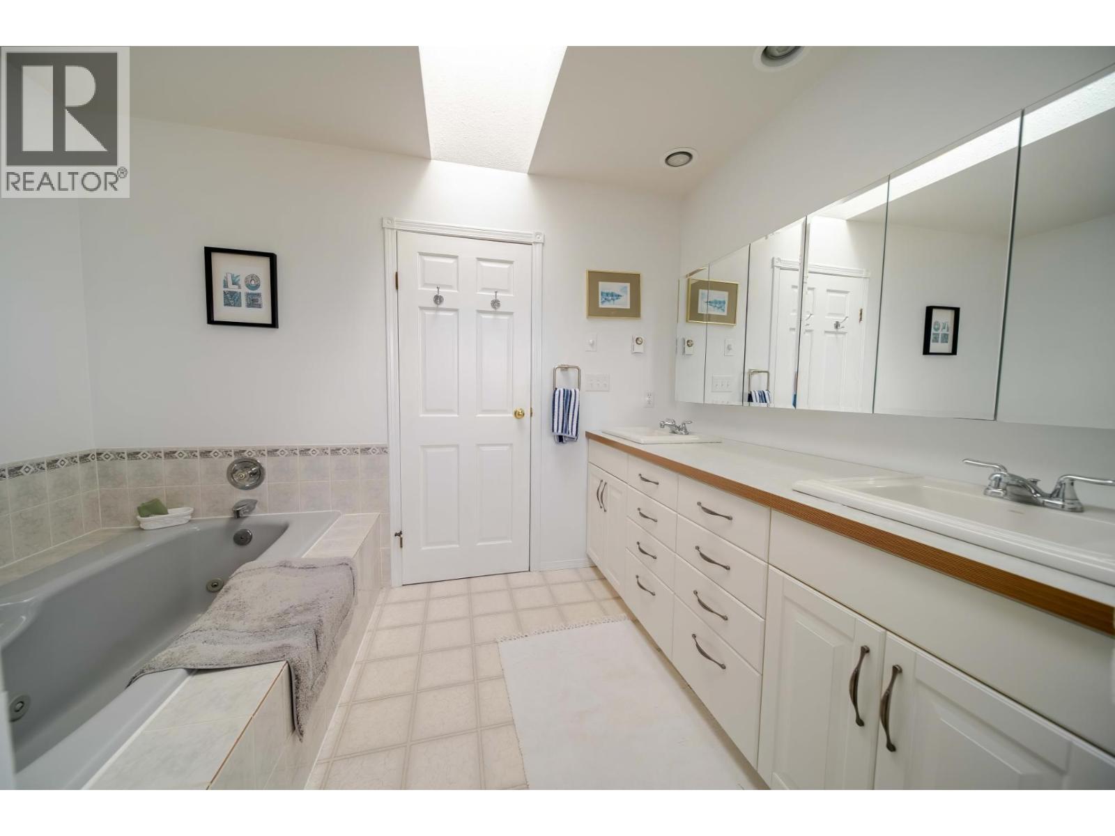 9617 CLEARVIEW Road, Cranbrook