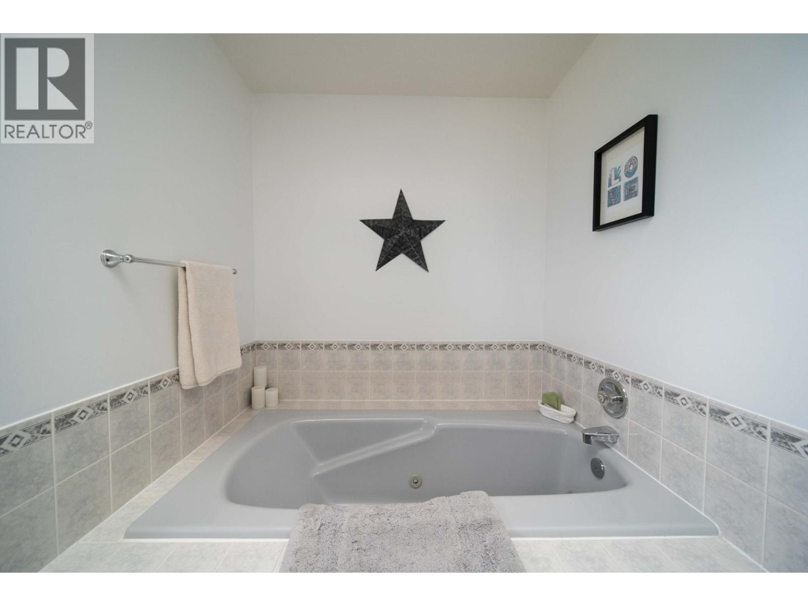 9617 CLEARVIEW Road, Cranbrook