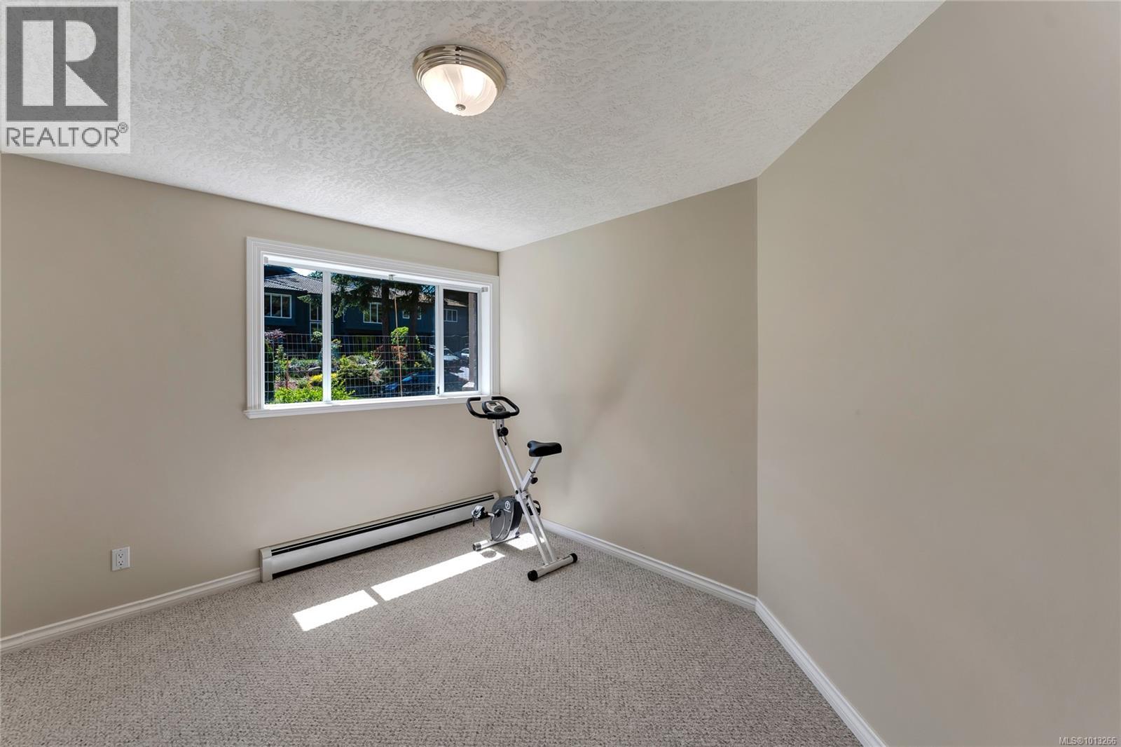  948 Boulderwood Rise, Saanich