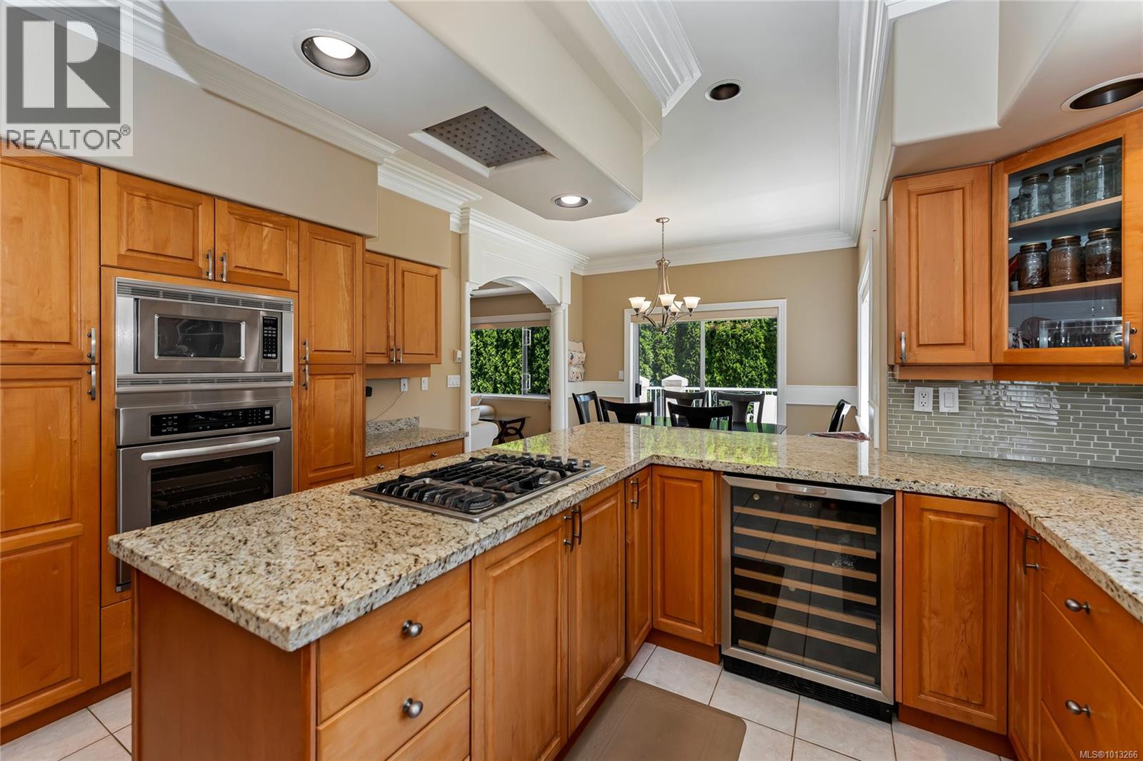  948 Boulderwood Rise, Saanich