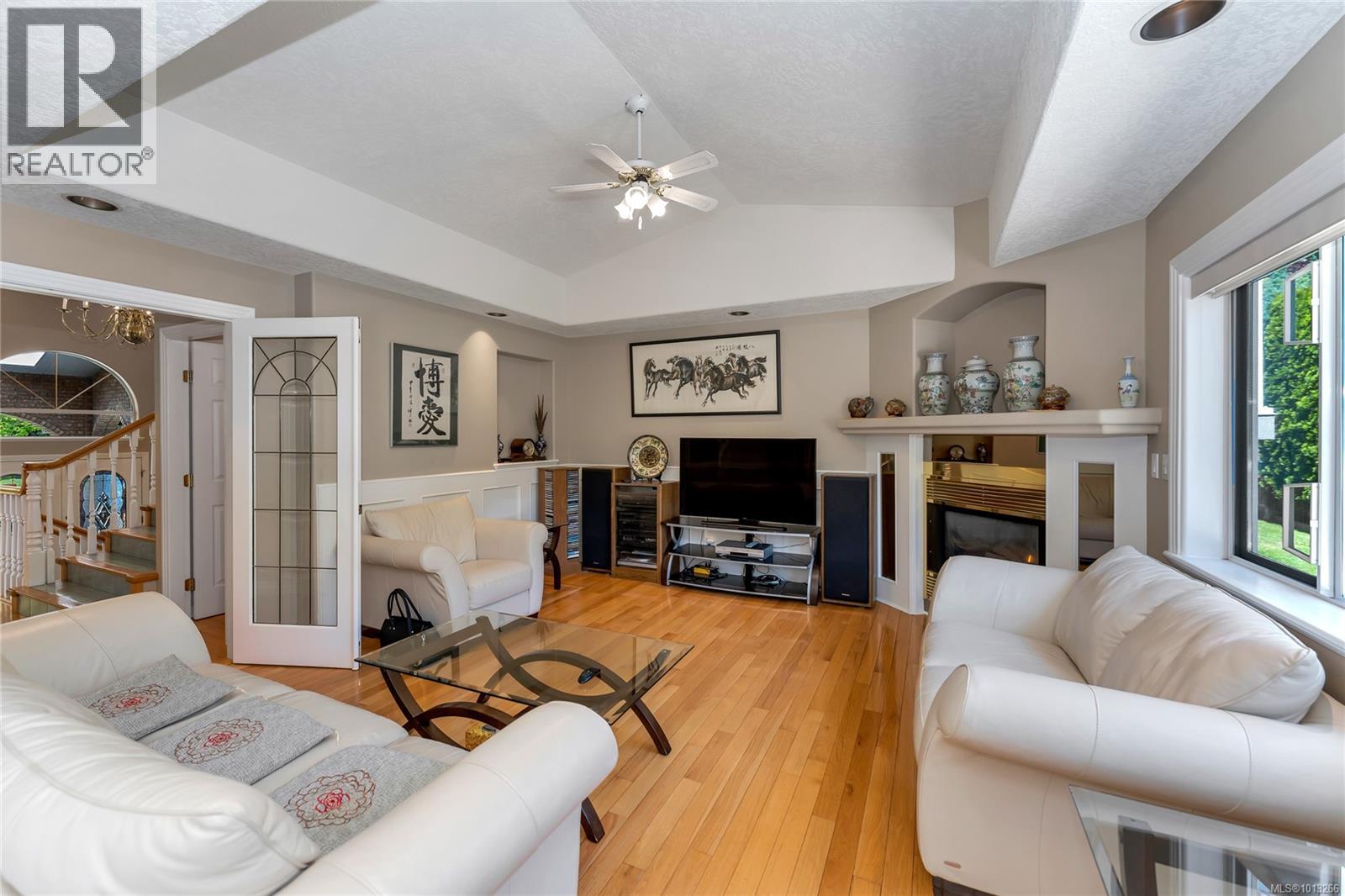  948 Boulderwood Rise, Saanich