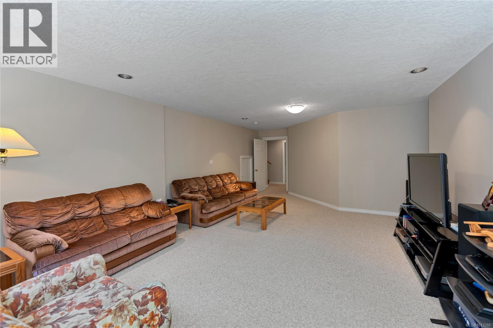  948 Boulderwood Rise, Saanich