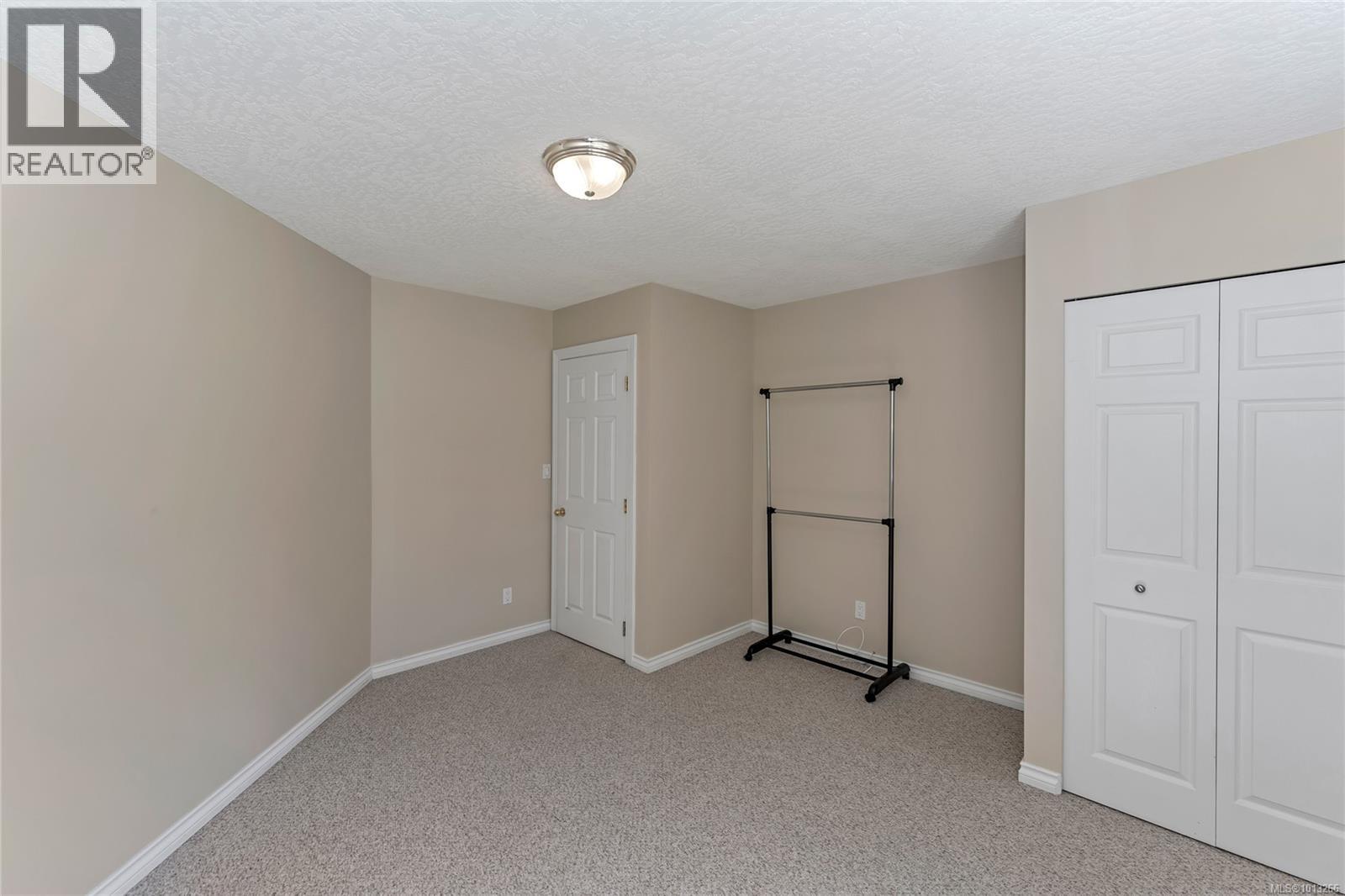  948 Boulderwood Rise, Saanich