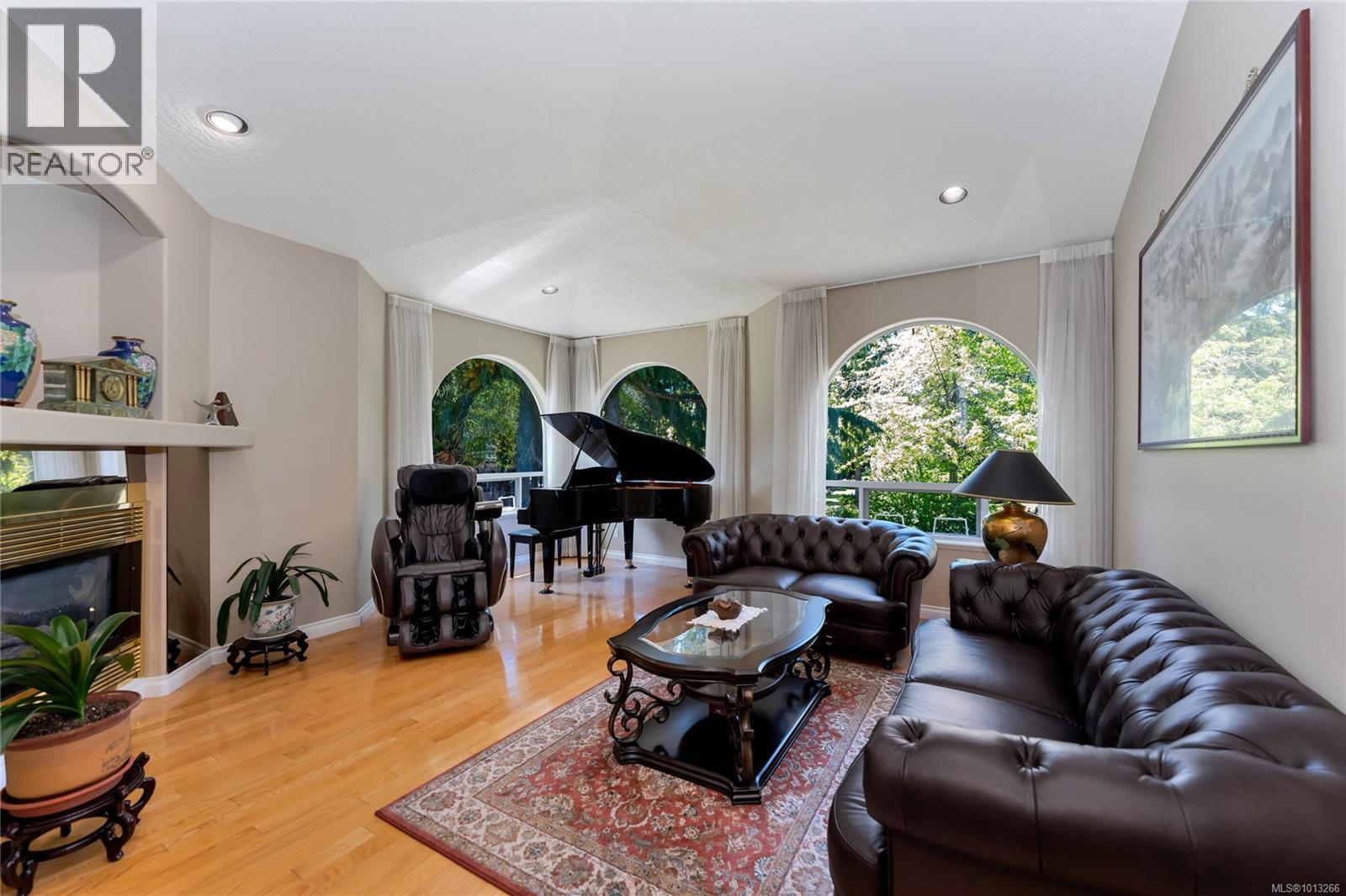  948 Boulderwood Rise, Saanich