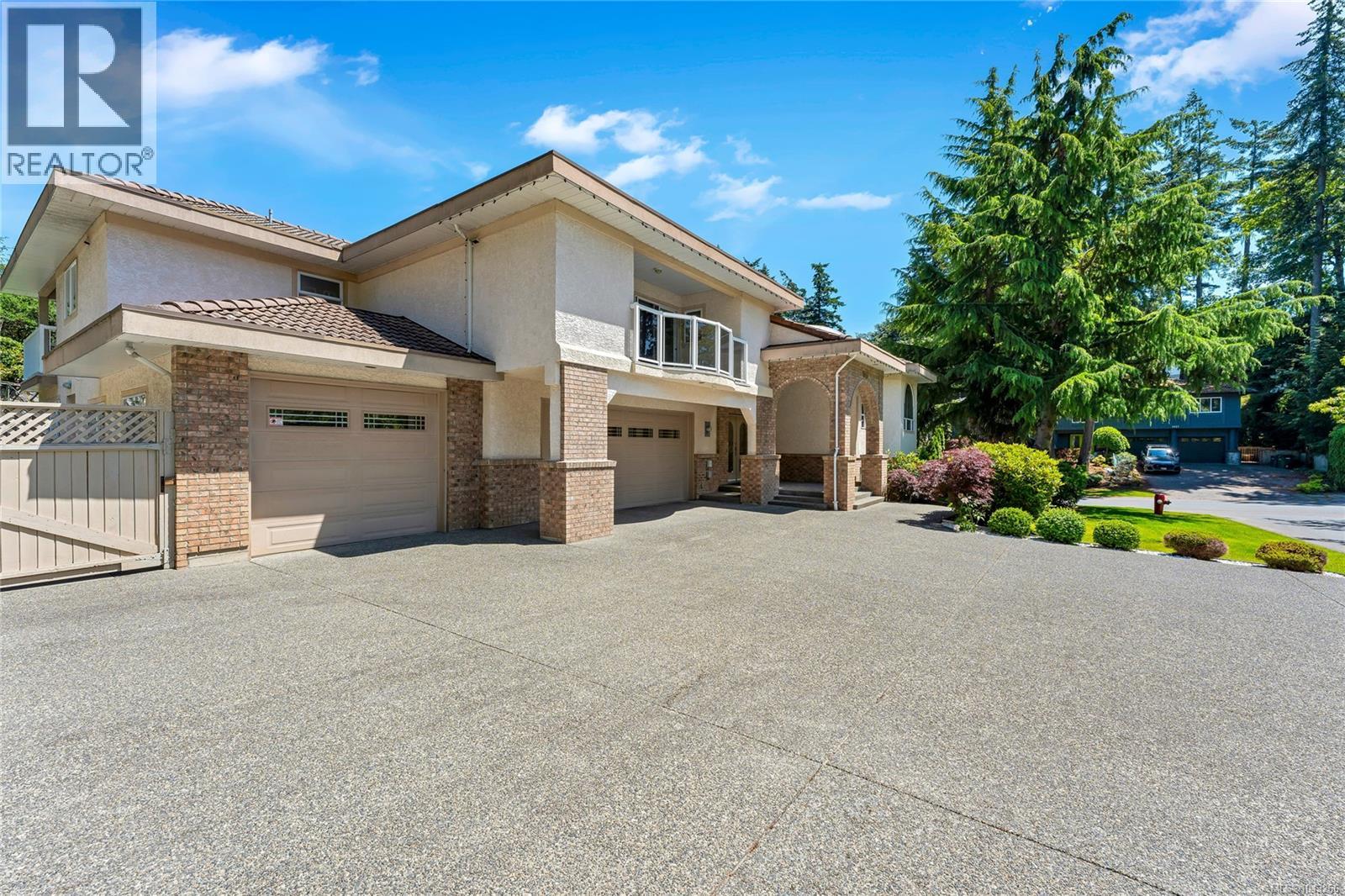  948 Boulderwood Rise, Saanich