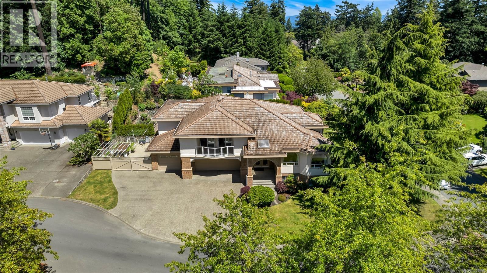  948 Boulderwood Rise, Saanich