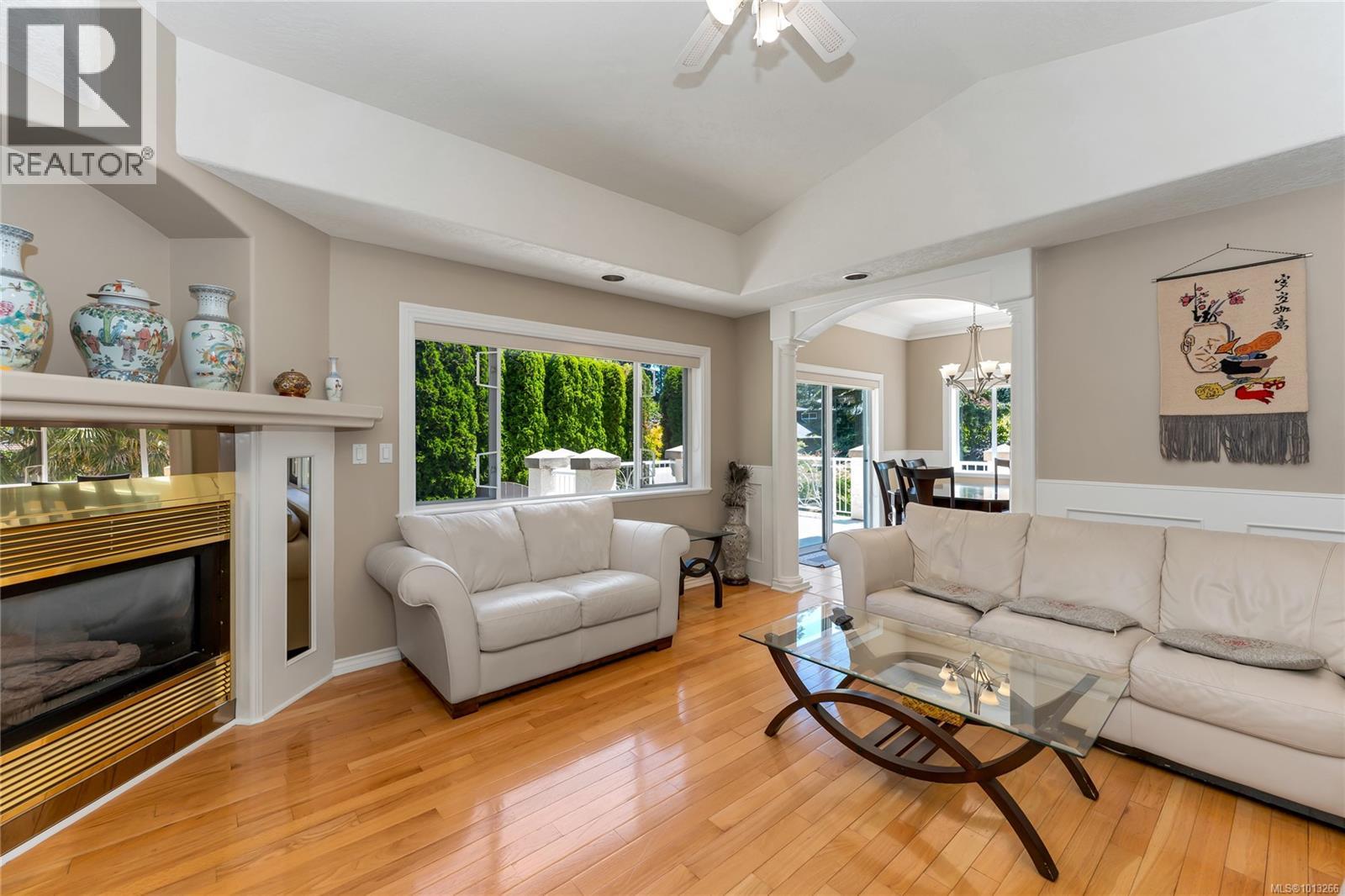  948 Boulderwood Rise, Saanich