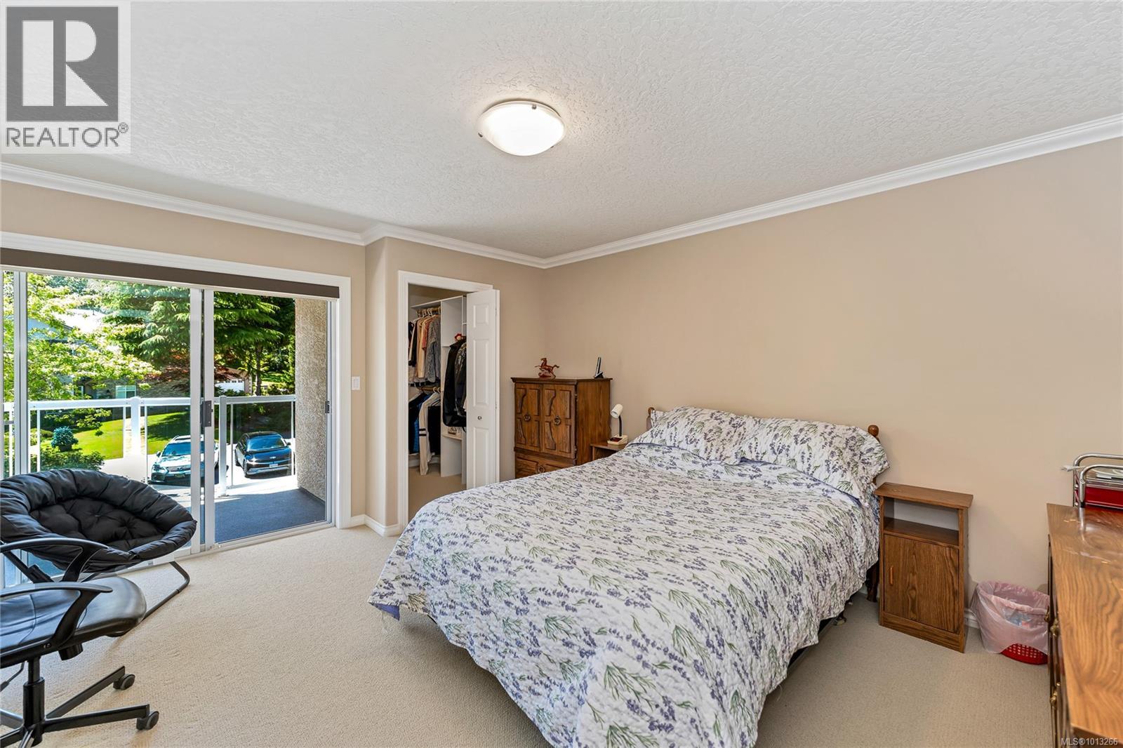  948 Boulderwood Rise, Saanich