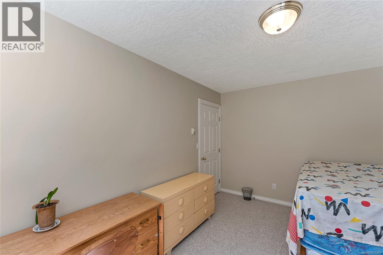  948 Boulderwood Rise, Saanich