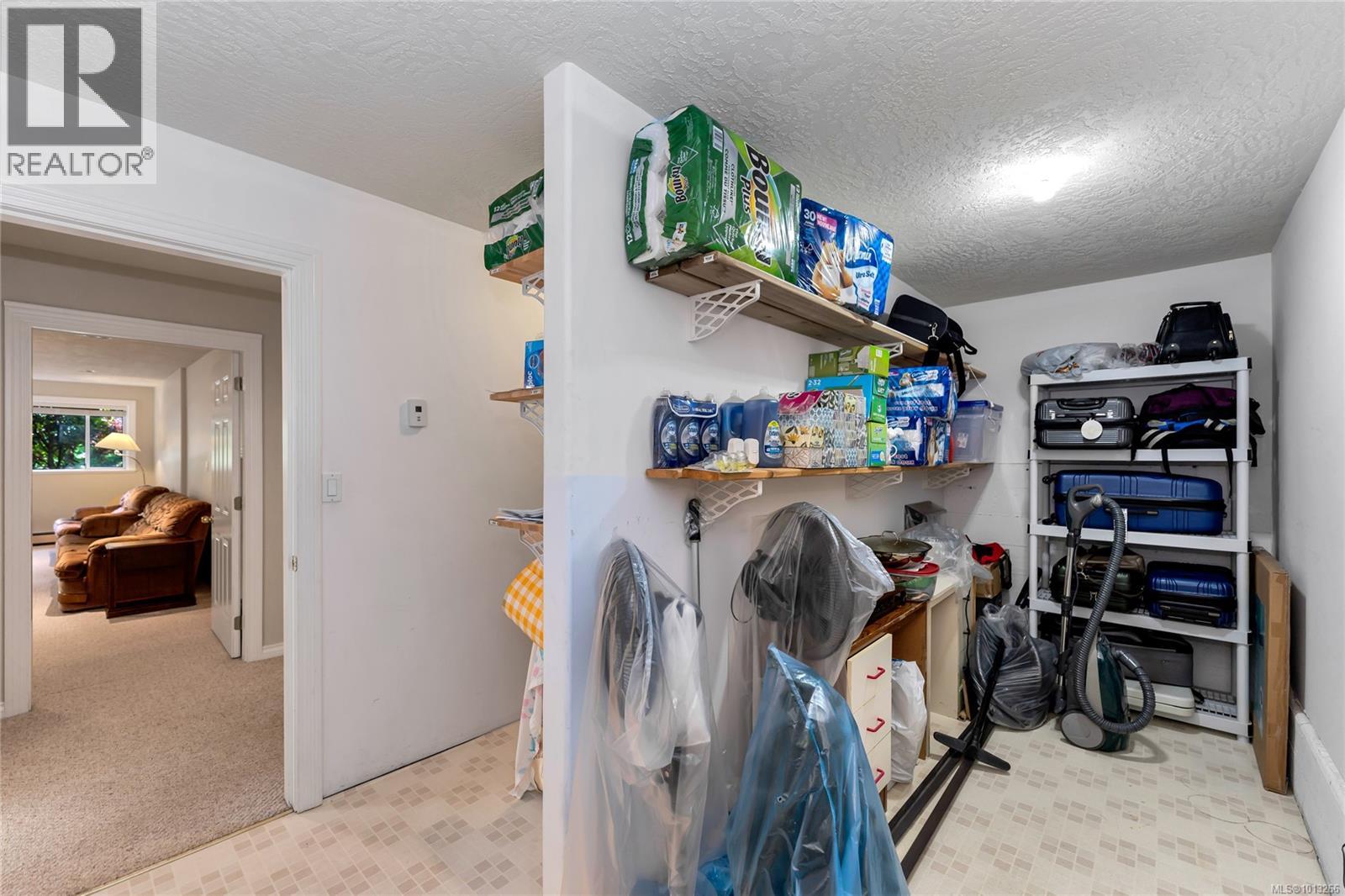  948 Boulderwood Rise, Saanich