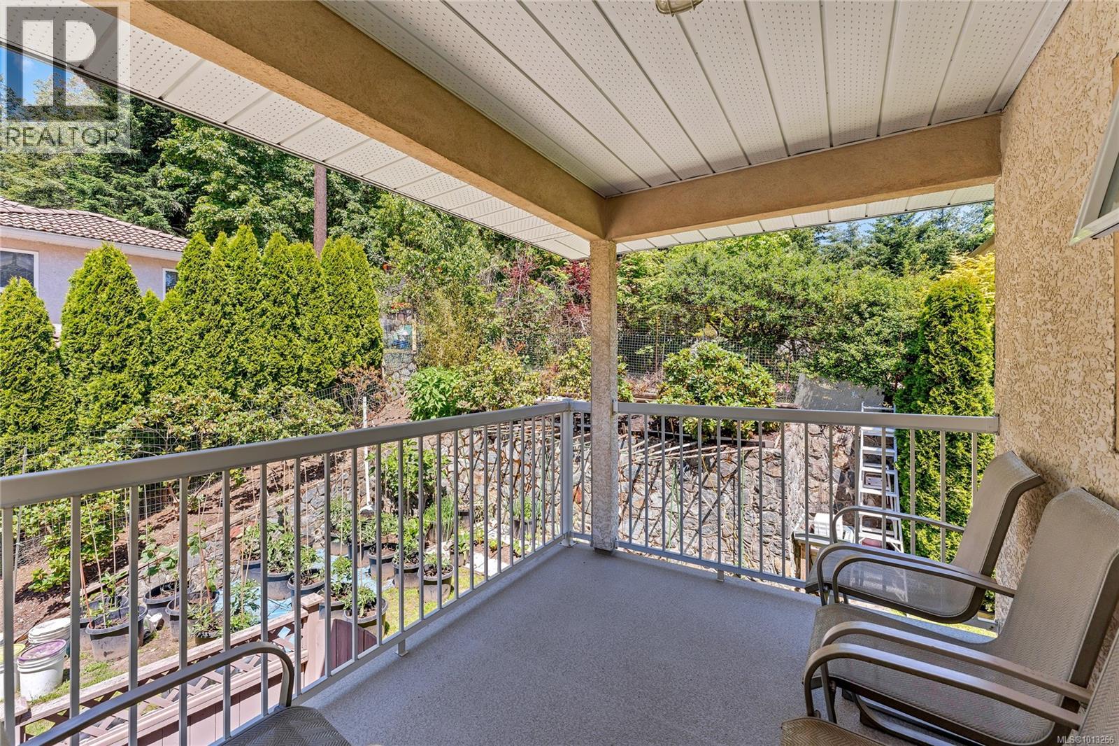  948 Boulderwood Rise, Saanich
