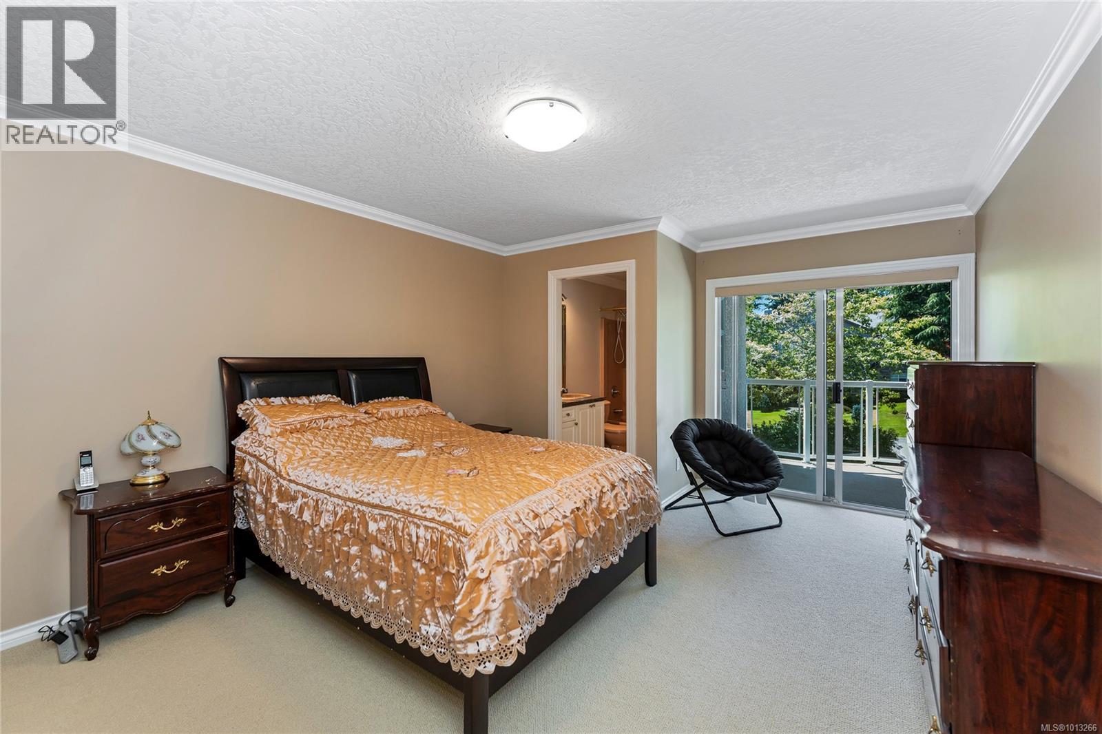  948 Boulderwood Rise, Saanich