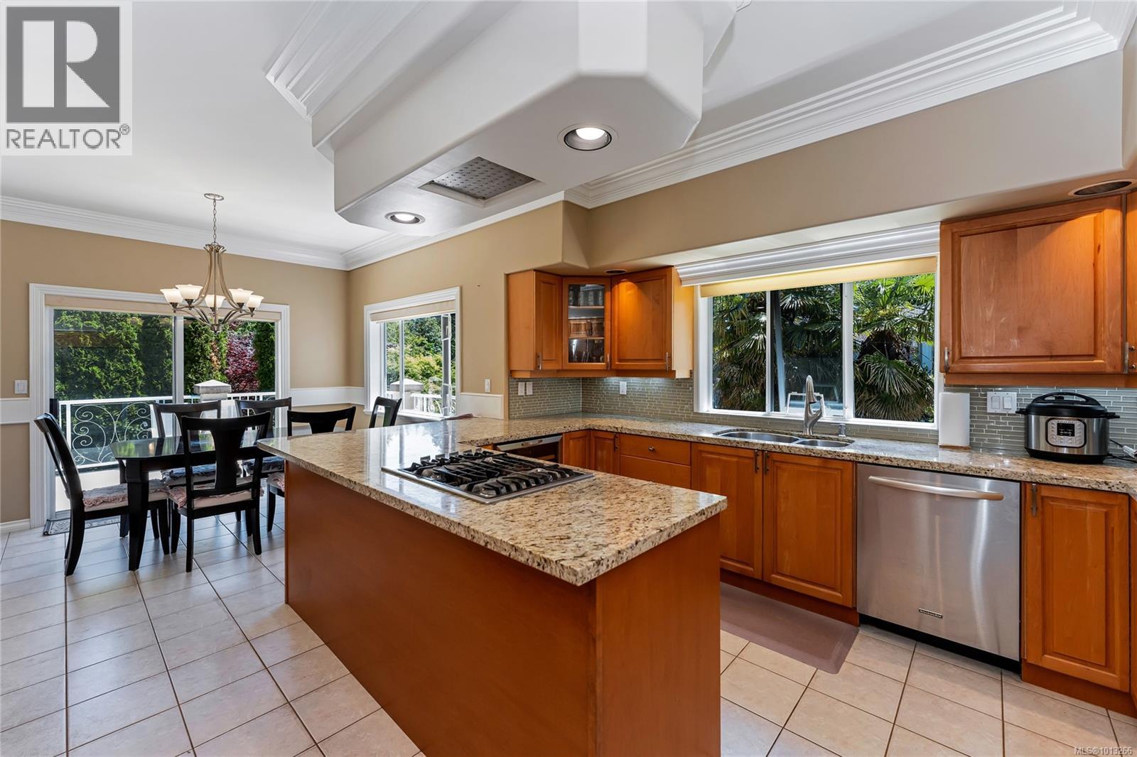  948 Boulderwood Rise, Saanich
