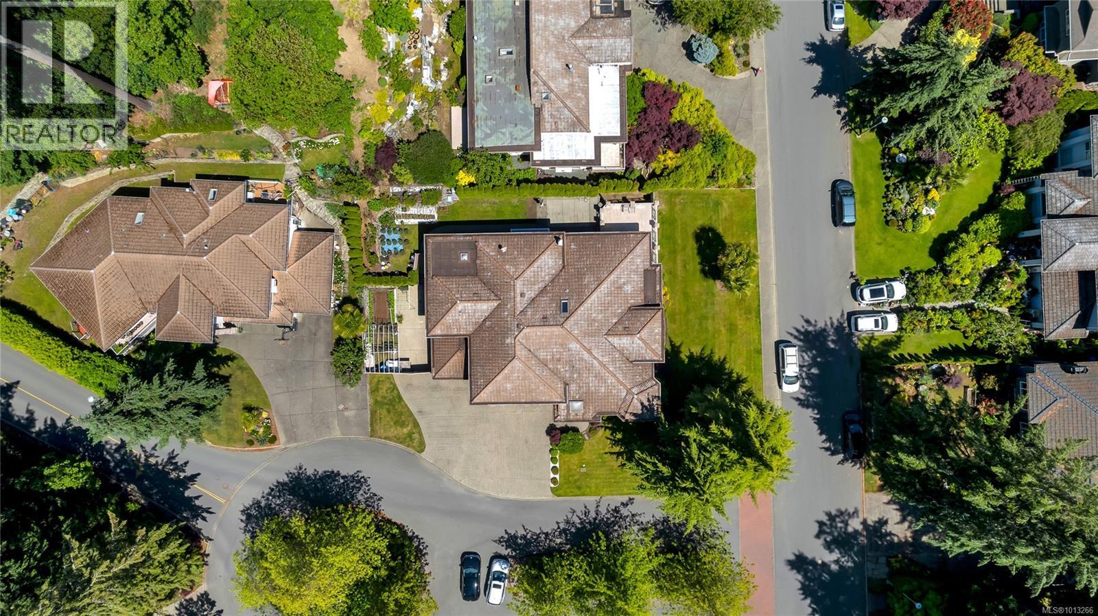  948 Boulderwood Rise, Saanich