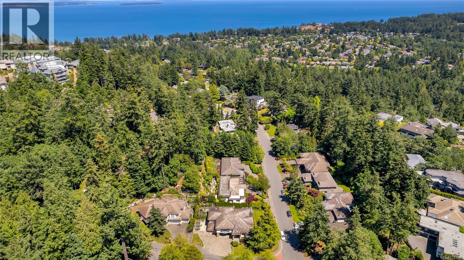  948 Boulderwood Rise, Saanich