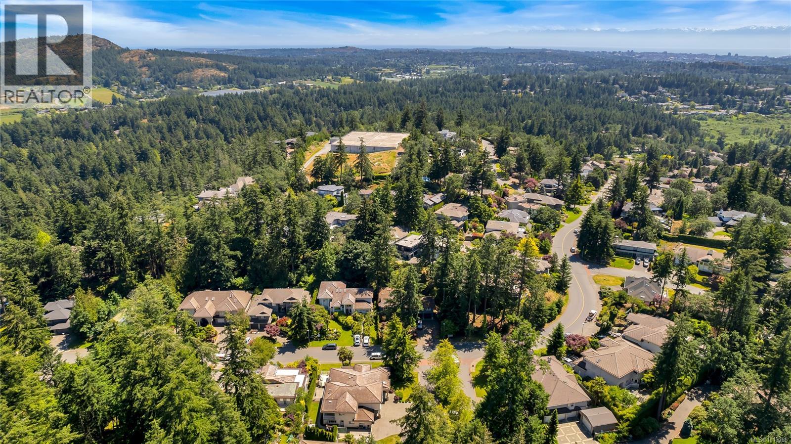  948 Boulderwood Rise, Saanich