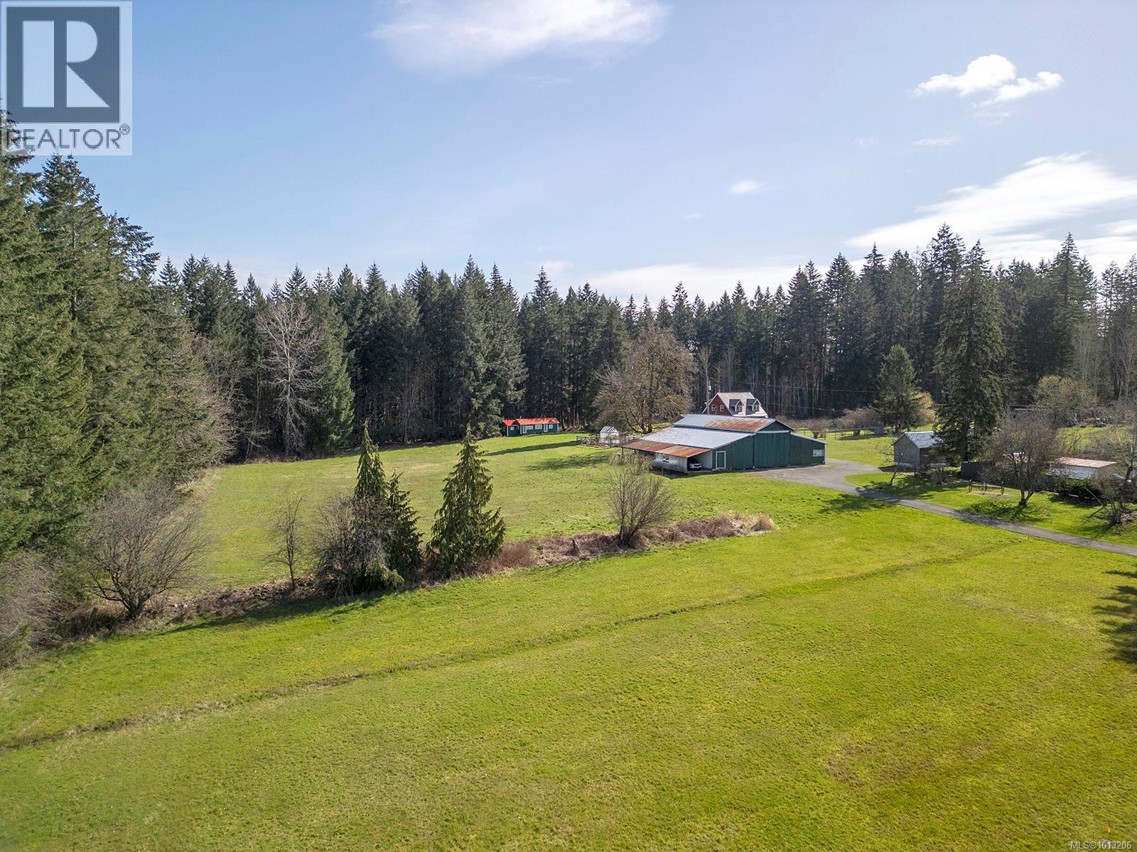 7792 Island Hwy N, Black Creek