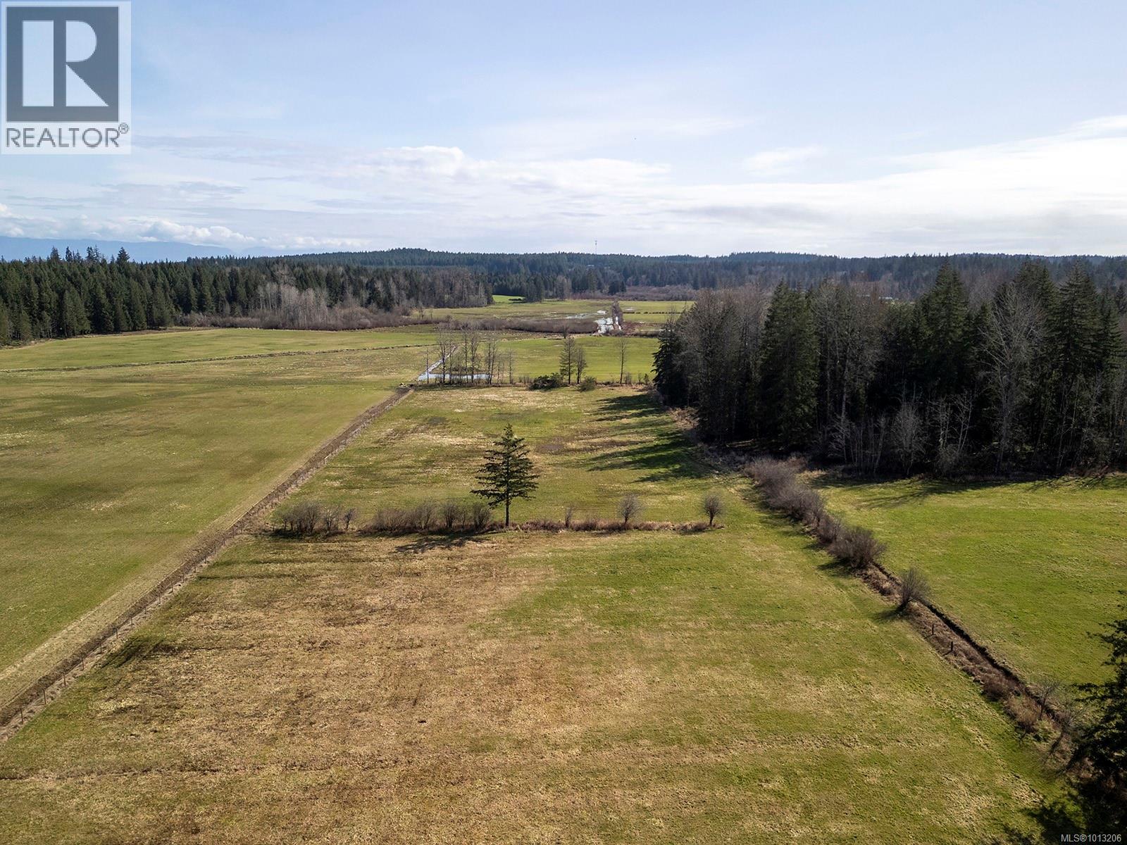 7792 Island Hwy N, Black Creek