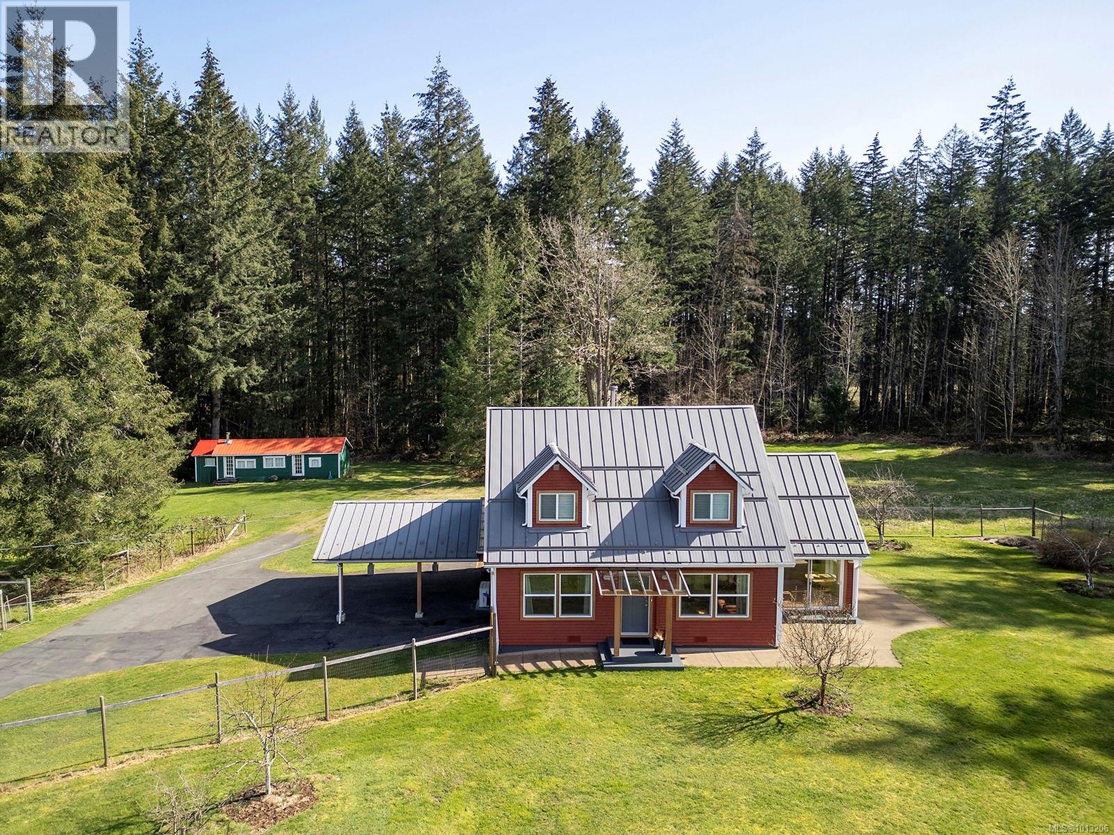 7792 Island Hwy N, Black Creek