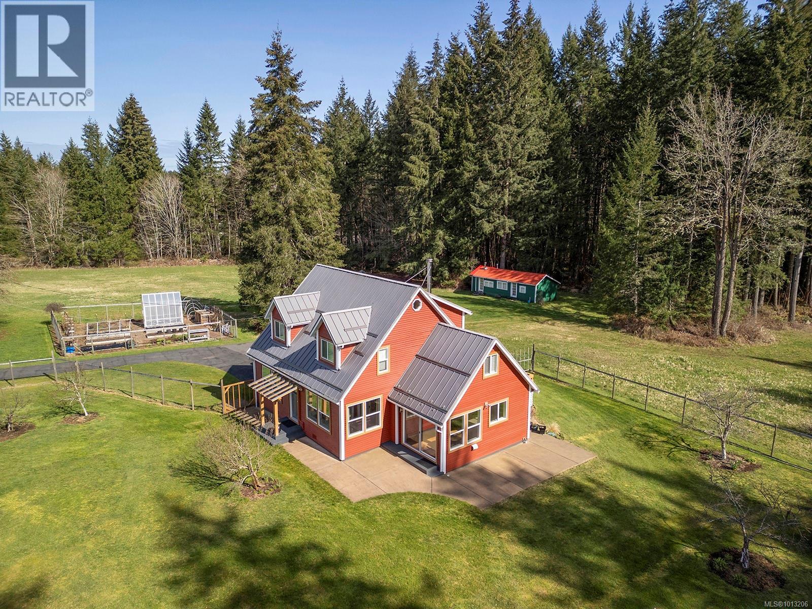 7792 Island Hwy N, Black Creek