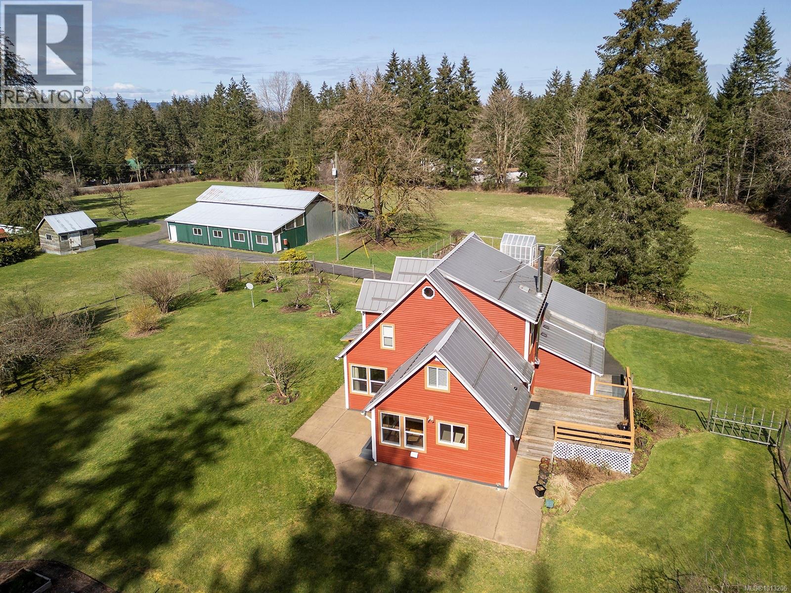 7792 Island Hwy N, Black Creek