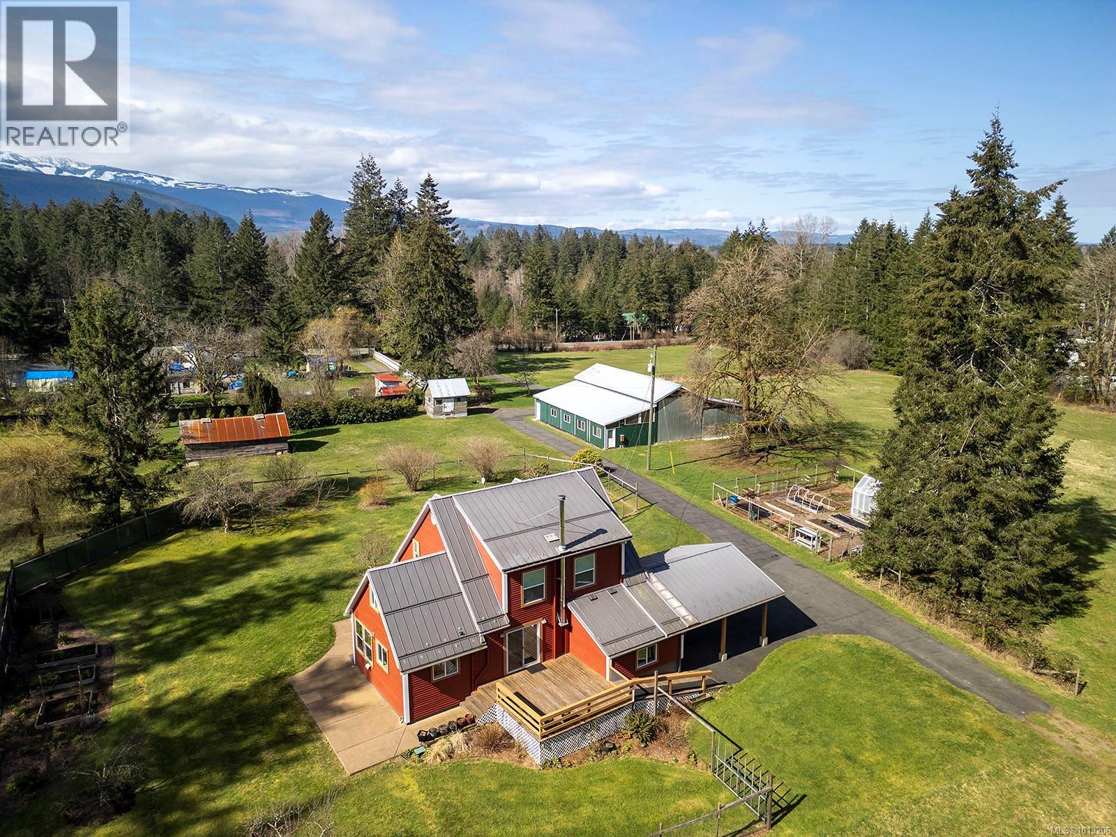 7792 Island Hwy N, Black Creek