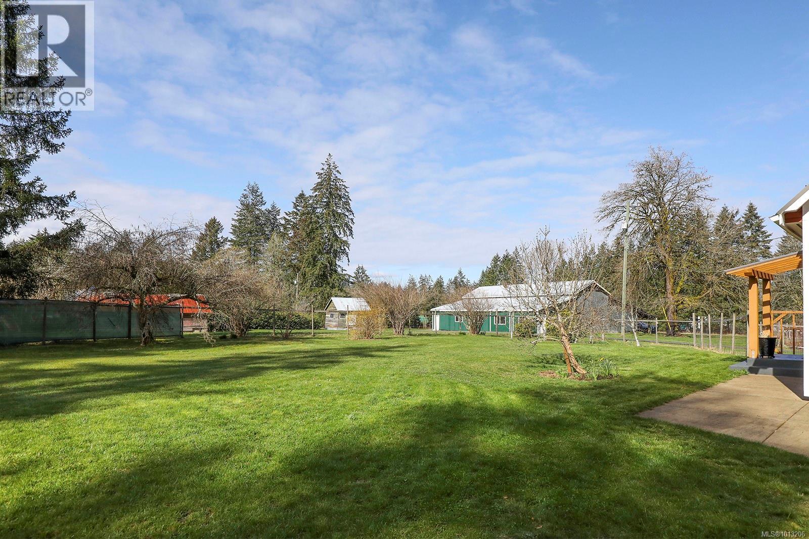 7792 Island Hwy N, Black Creek