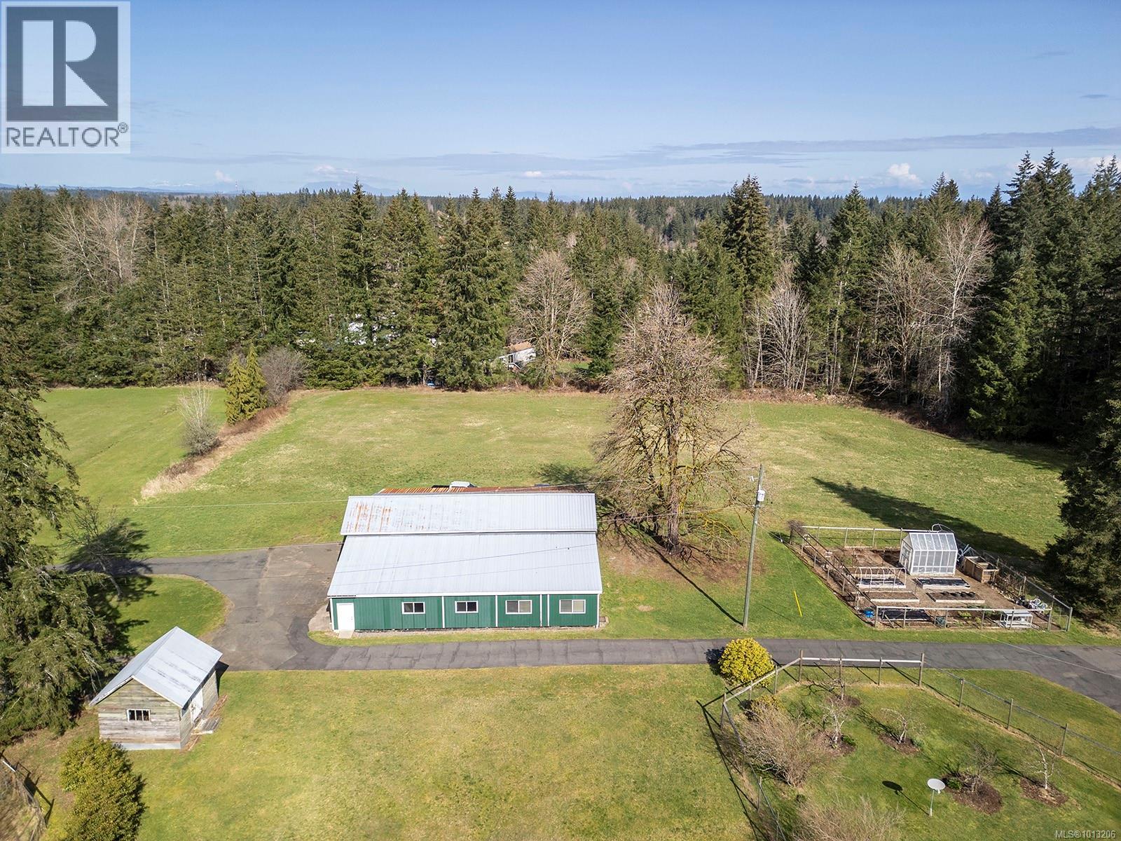 7792 Island Hwy N, Black Creek