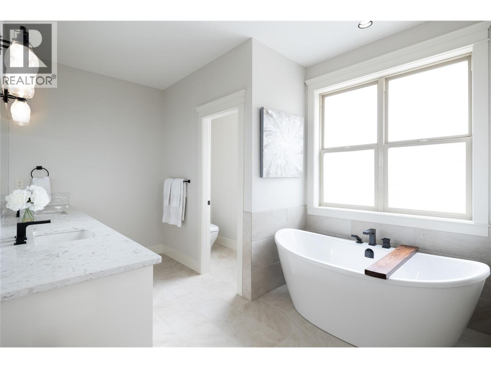  4455 Sherwood Court, Kelowna