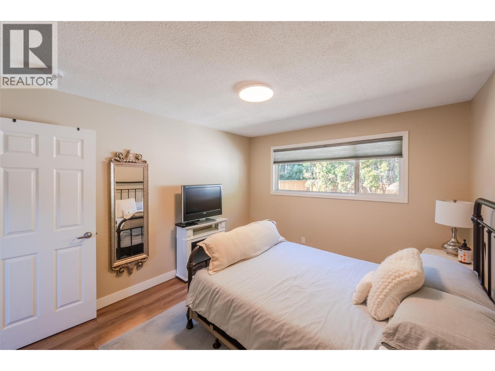 144 AYRES Crescent, Penticton