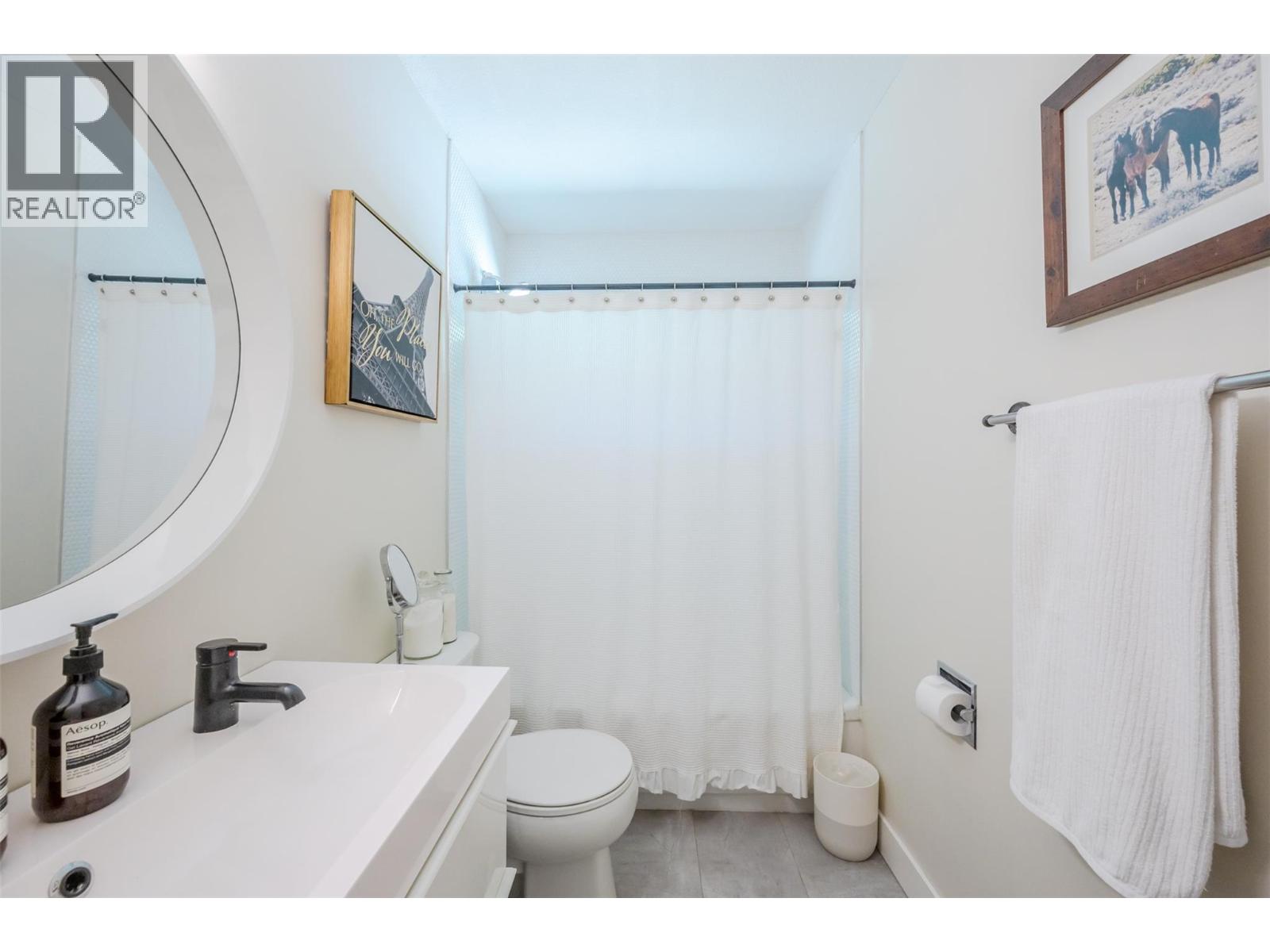144 AYRES Crescent, Penticton