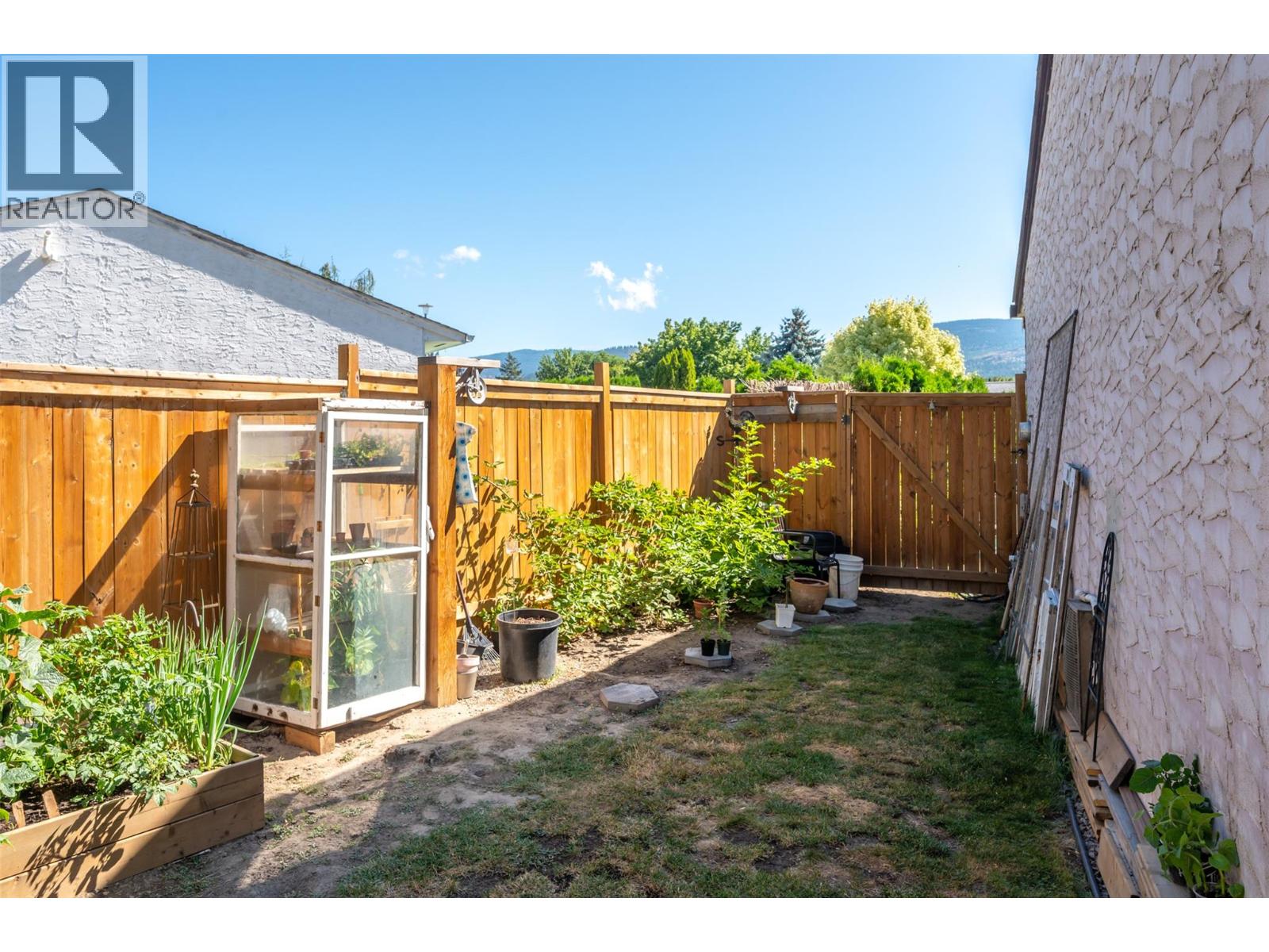 144 AYRES Crescent, Penticton