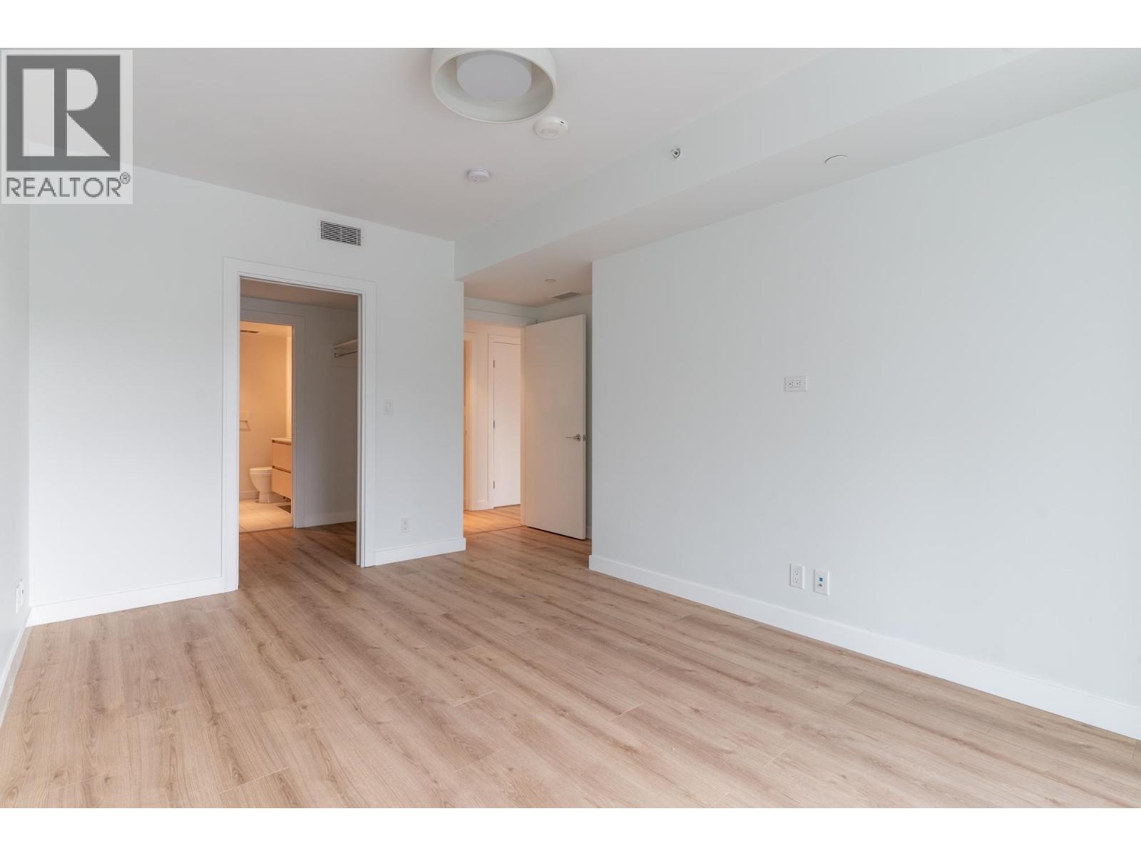 401 1500 FERN STREET, North Vancouver
