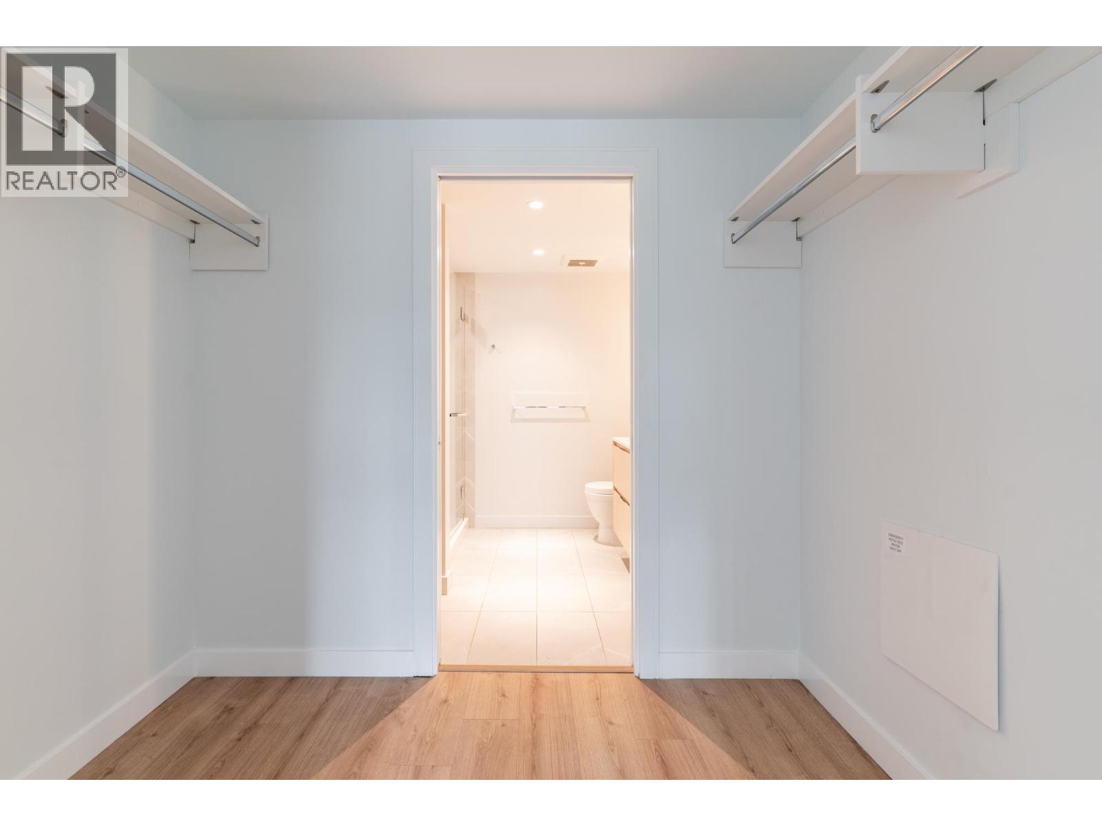 401 1500 FERN STREET, North Vancouver