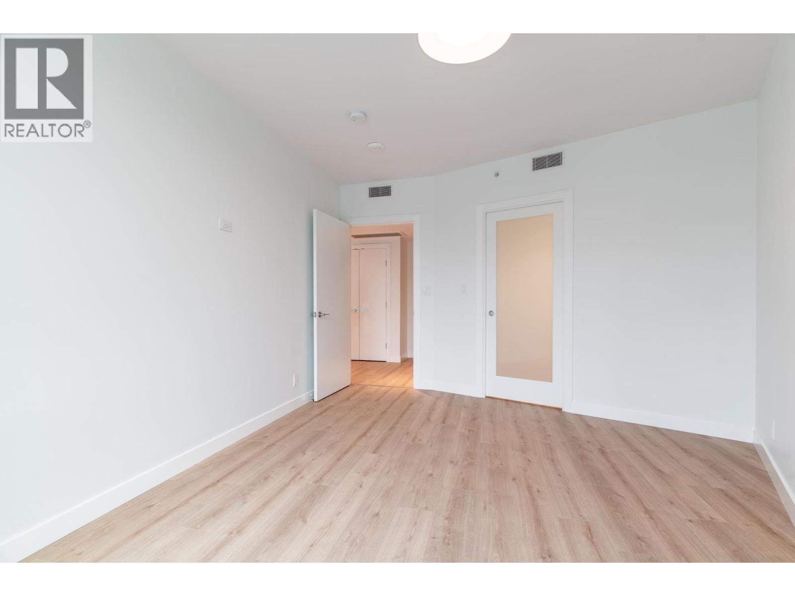401 1500 FERN STREET, North Vancouver