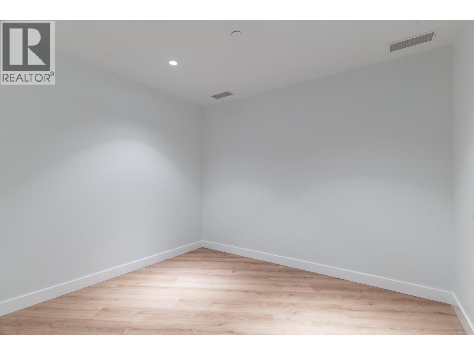 401 1500 FERN STREET, North Vancouver