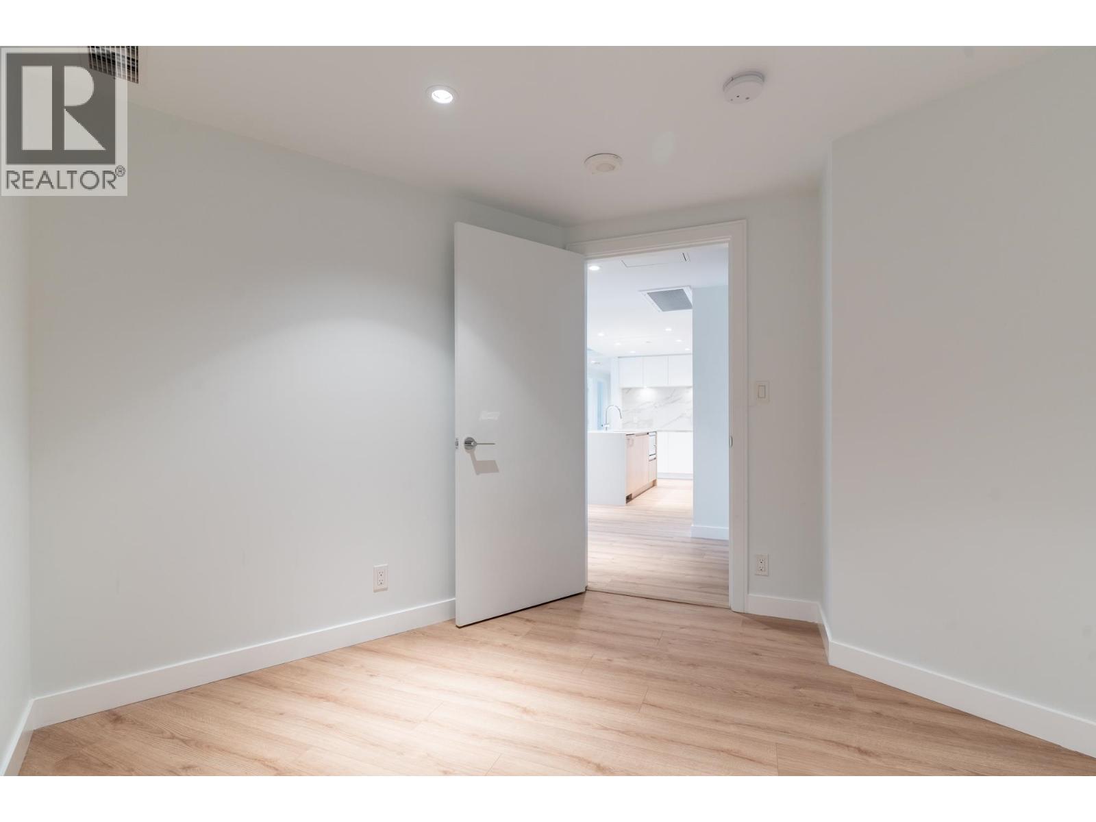 401 1500 FERN STREET, North Vancouver